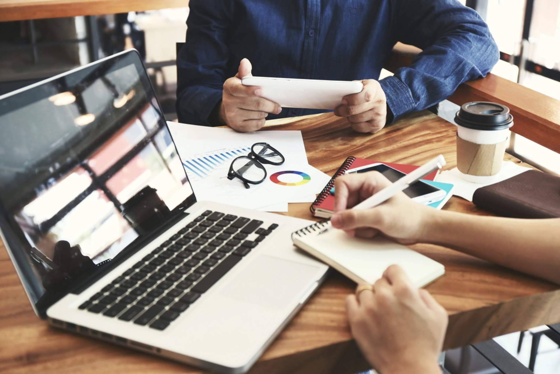 Conseguir un lugar destacado entre tanta publicidad con Clover