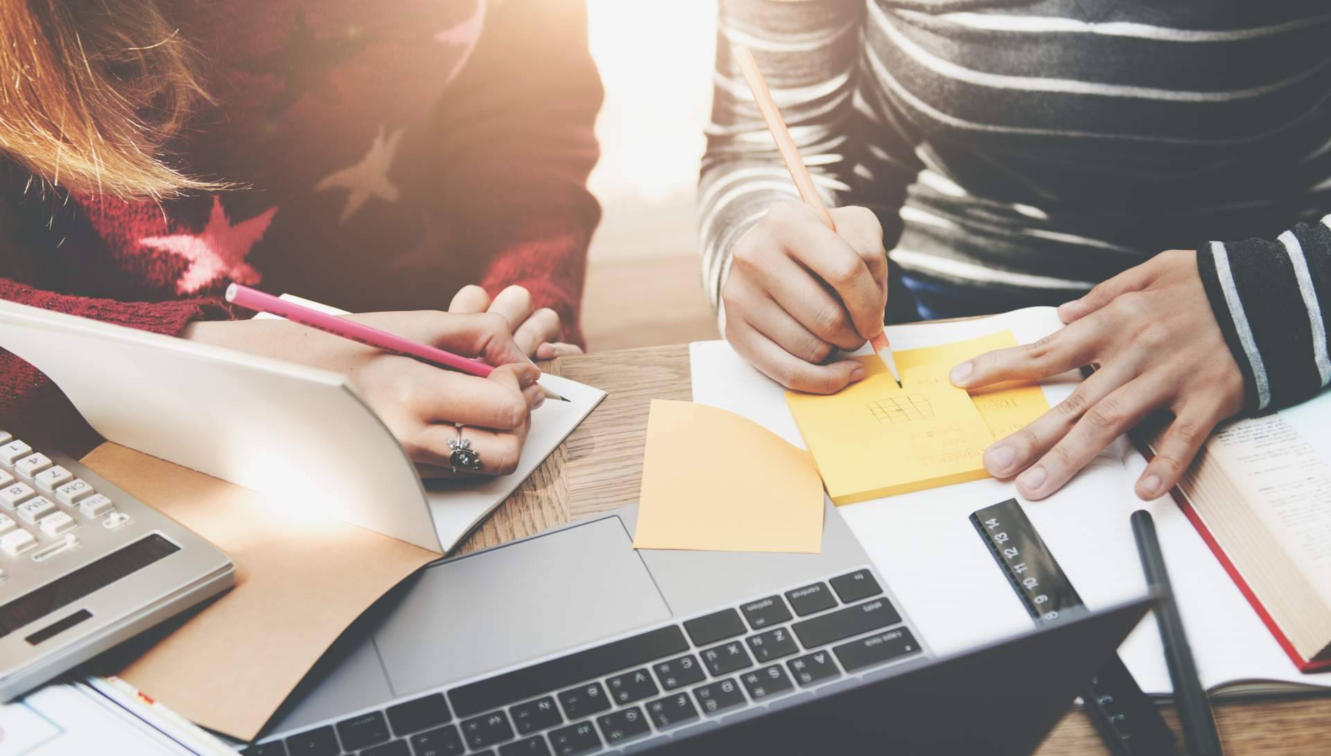 Másteres oficiales con prácticas en empresas, de la mano de la institución Aicad Business School