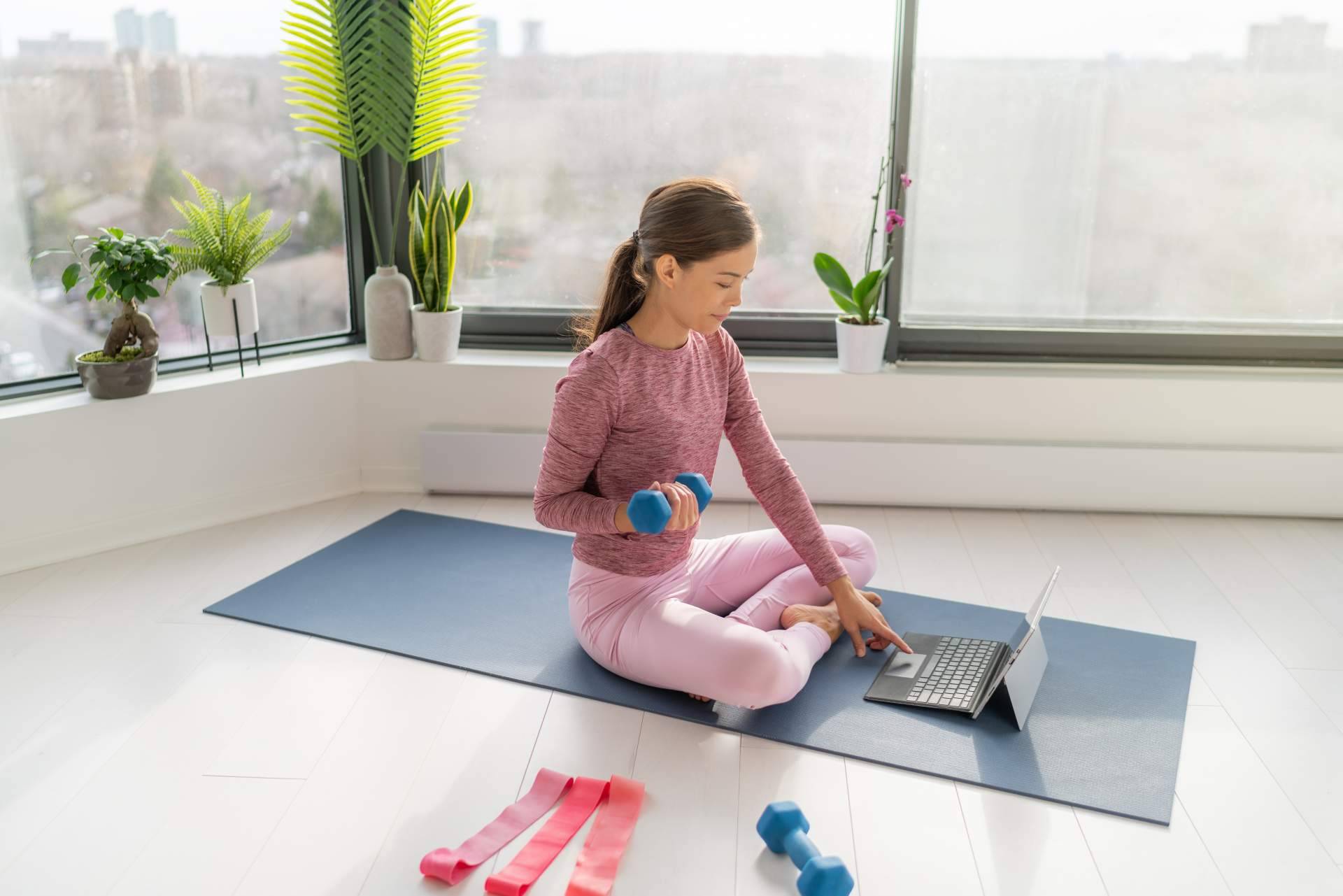 Asesoramiento y material fitness para facilitar el entrenamiento en casa, con PROGES