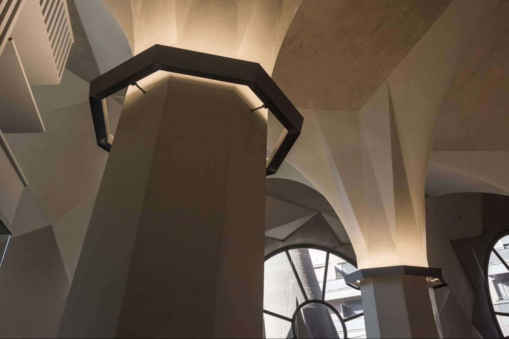 Las lámparas hechas a medida para grandes proyectos como la Sagrada Familia, por Insolit