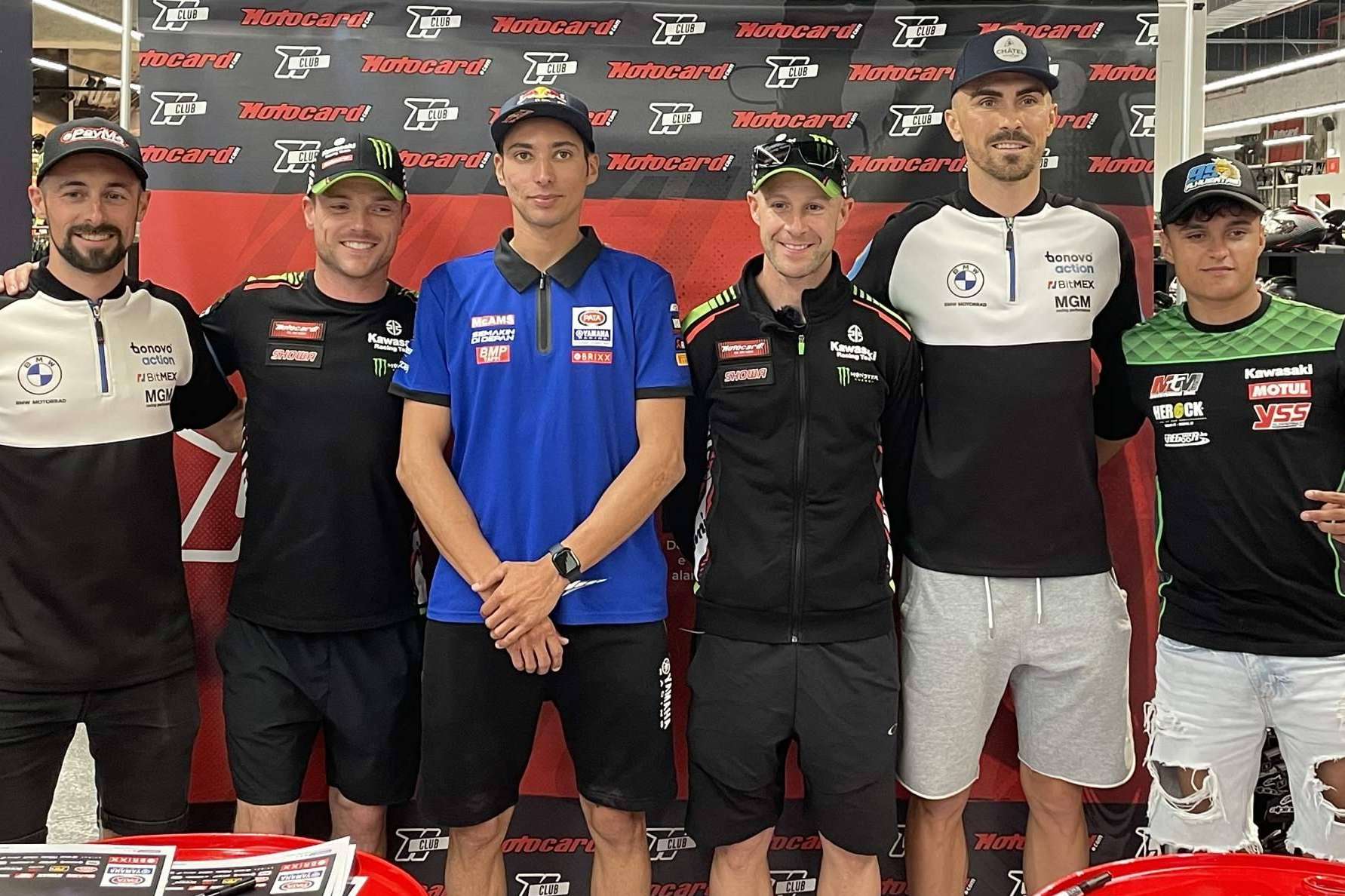 Jonathan Rea, Toprak Razgatlioglu y otras estrellas del Campeonato Mundial de Superbikes se han acercado a la tienda de Motocard en Lisboa