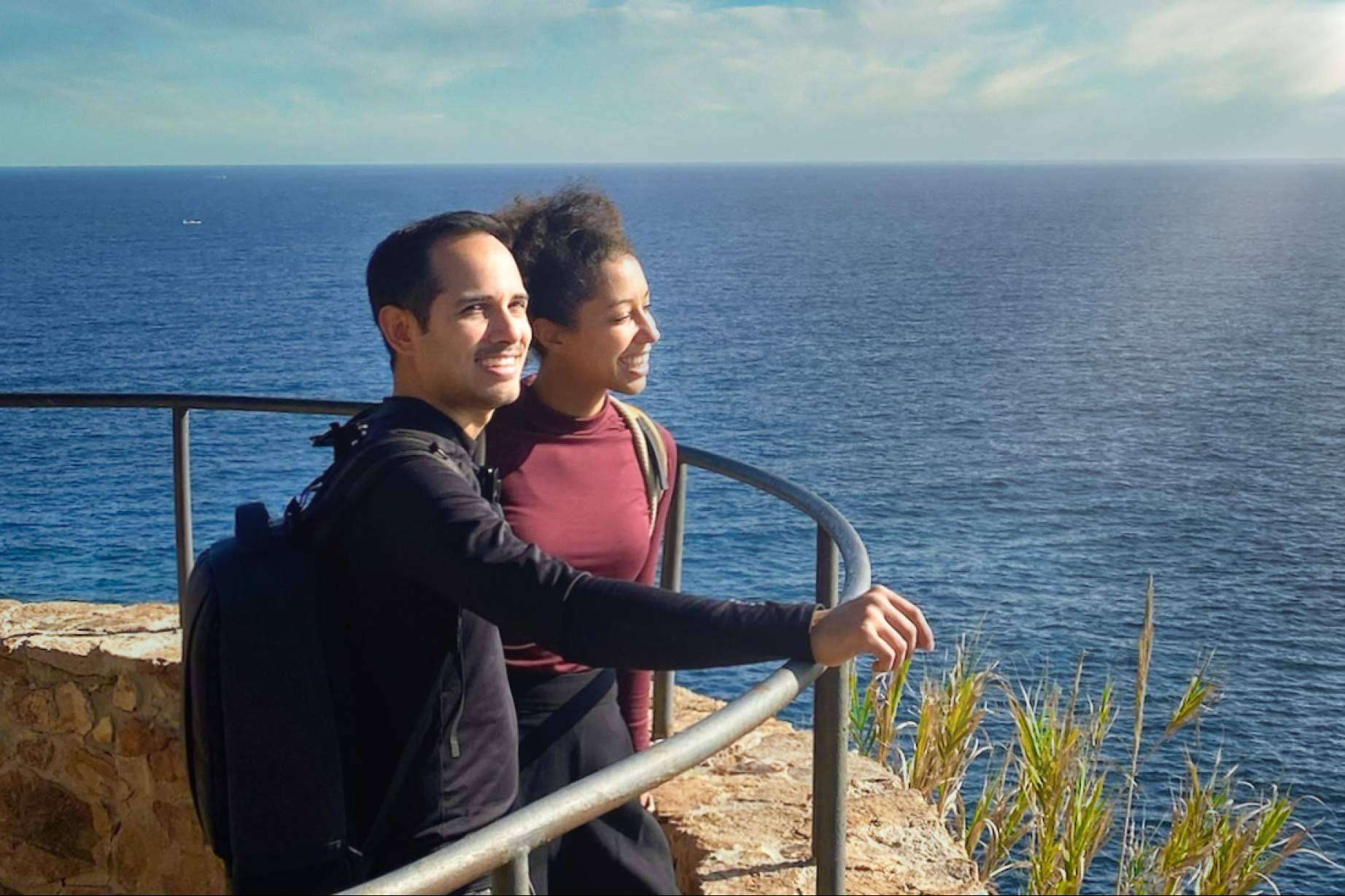 Voilà Güey, una pareja de extranjeros que comparten su experiencia de vivir en España