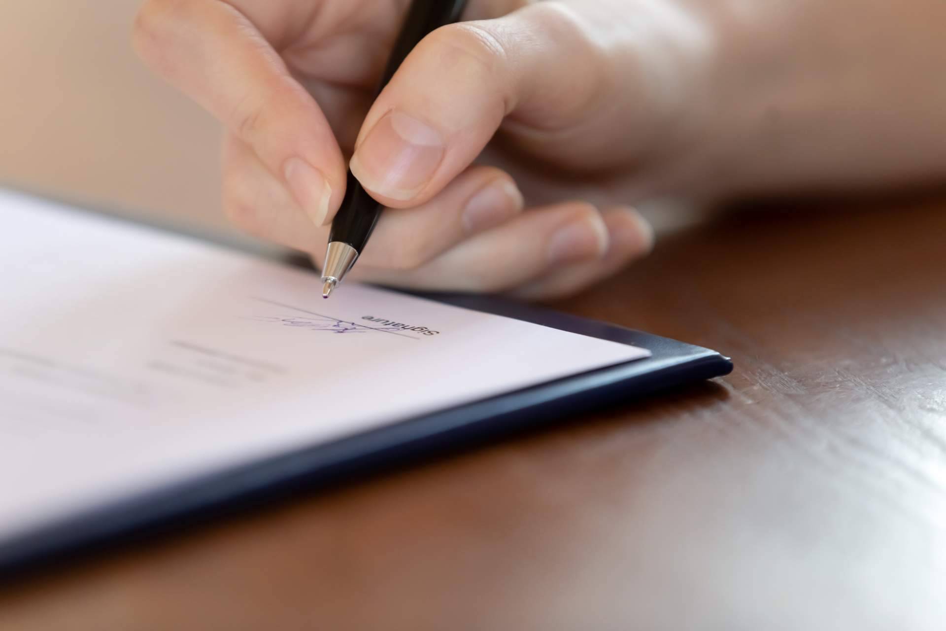 Solicitar el trabajo de un perito calígrafo judicial de la mano de ASEIIP