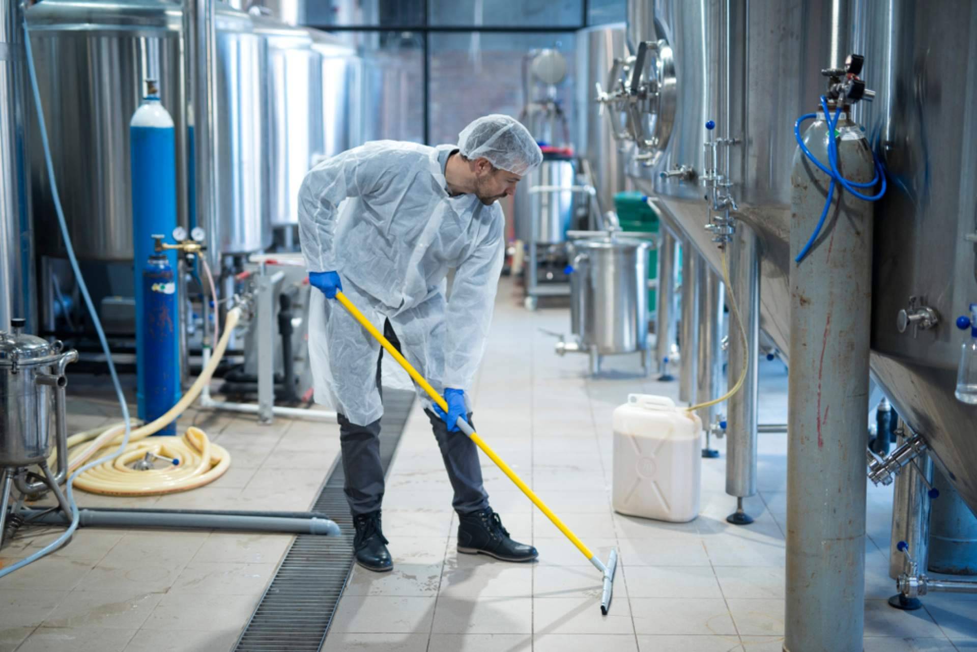 La importancia de la limpieza e higienización de las áreas industriales, por Grupo Brillastur