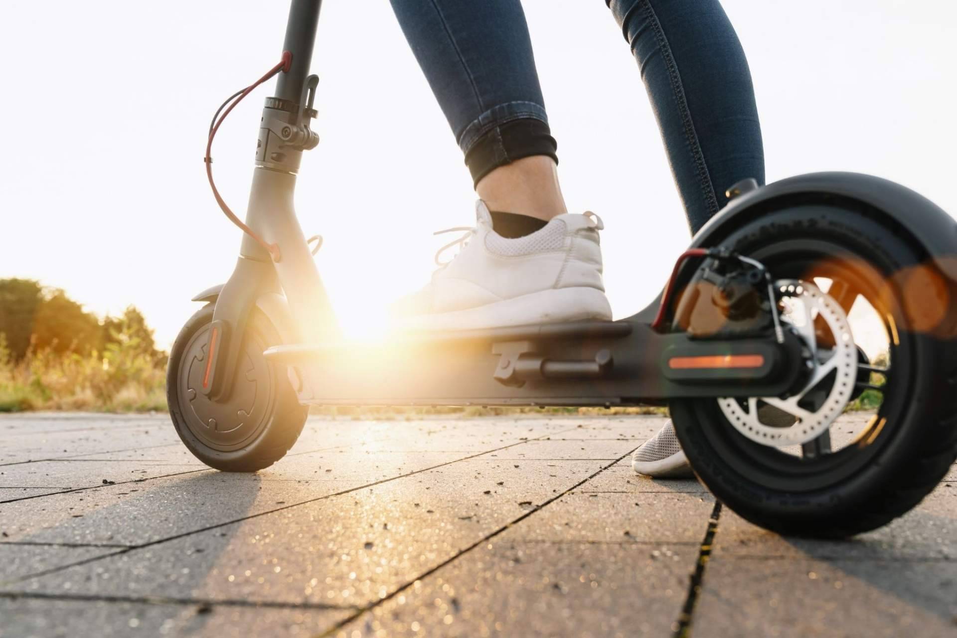 ¿Cambiar el coche por un patinete eléctrico es viable? Los expertos de Globerada responden