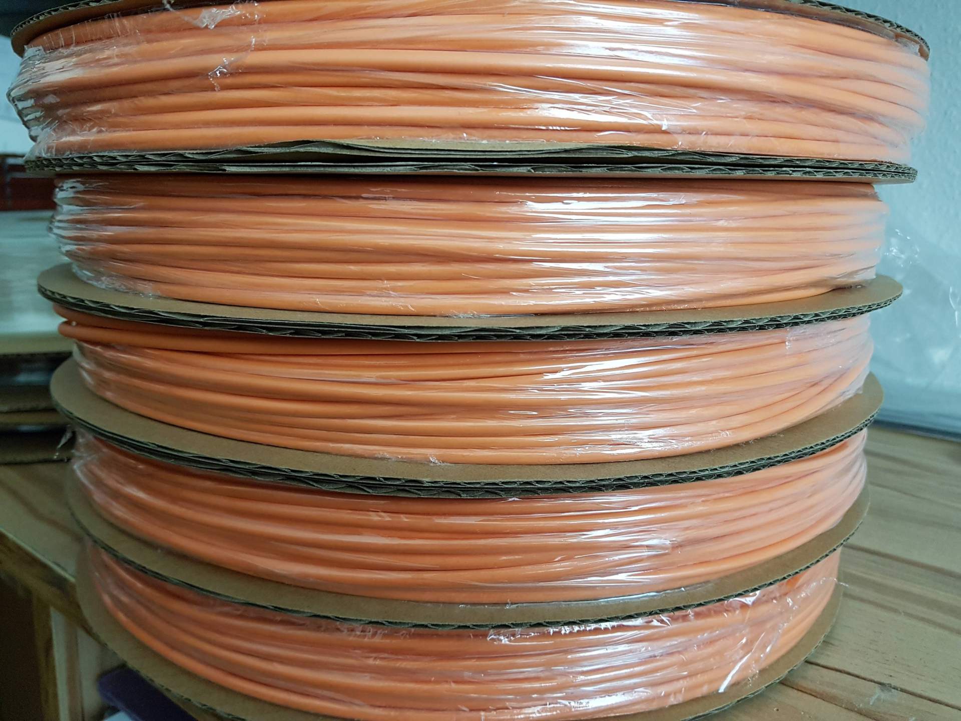 ¿Cómo identificar cables? Tubo termorretráctil color naranja