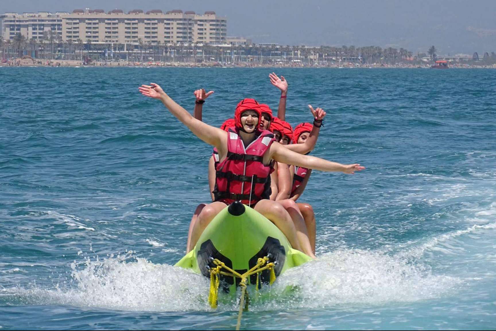 Disfrutar de la banana boat en Valencia con Rentjetskivalencia.com
