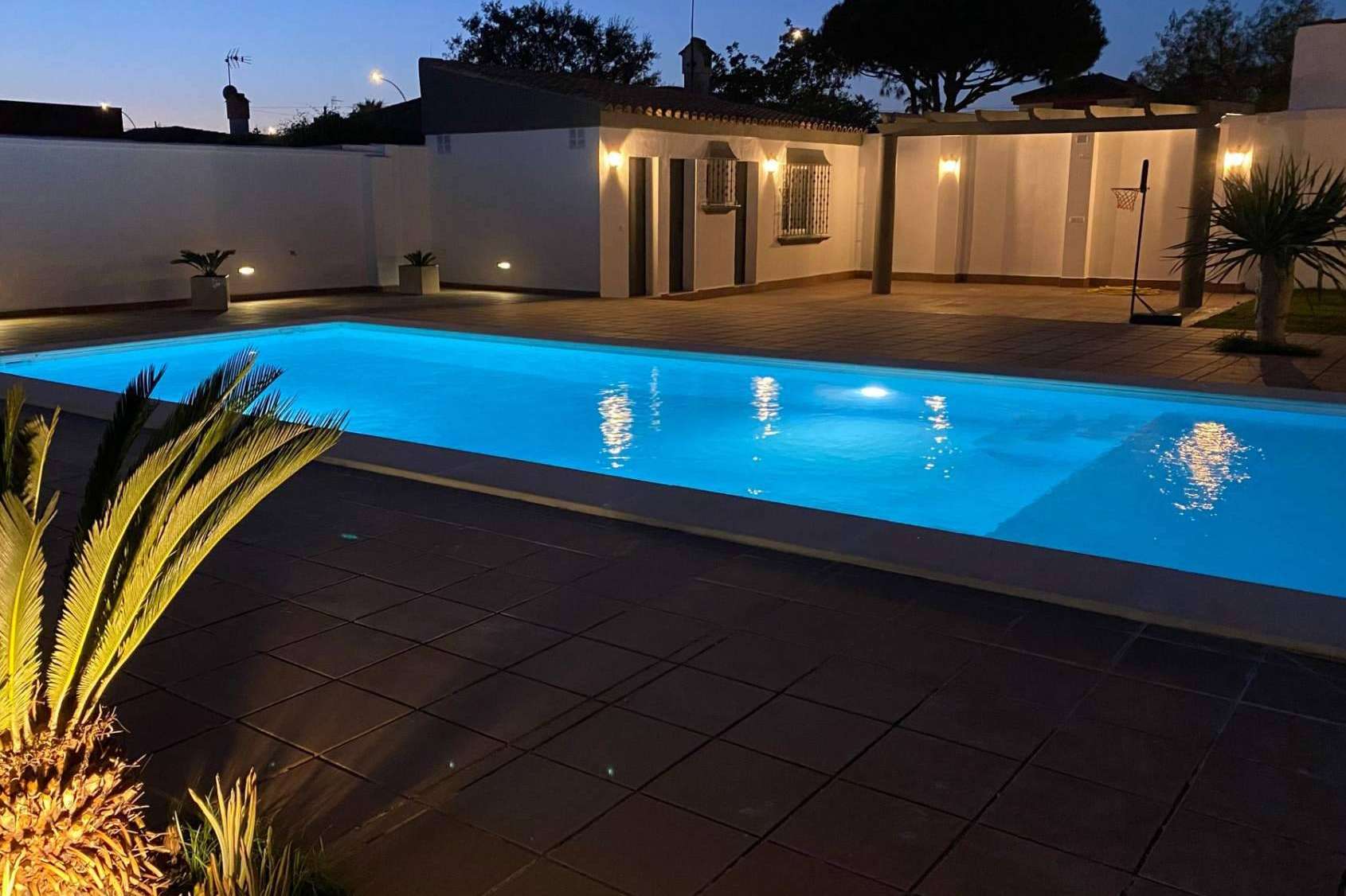 Las ventajas de las piscinas con cristal elevadas de Esencial Pool