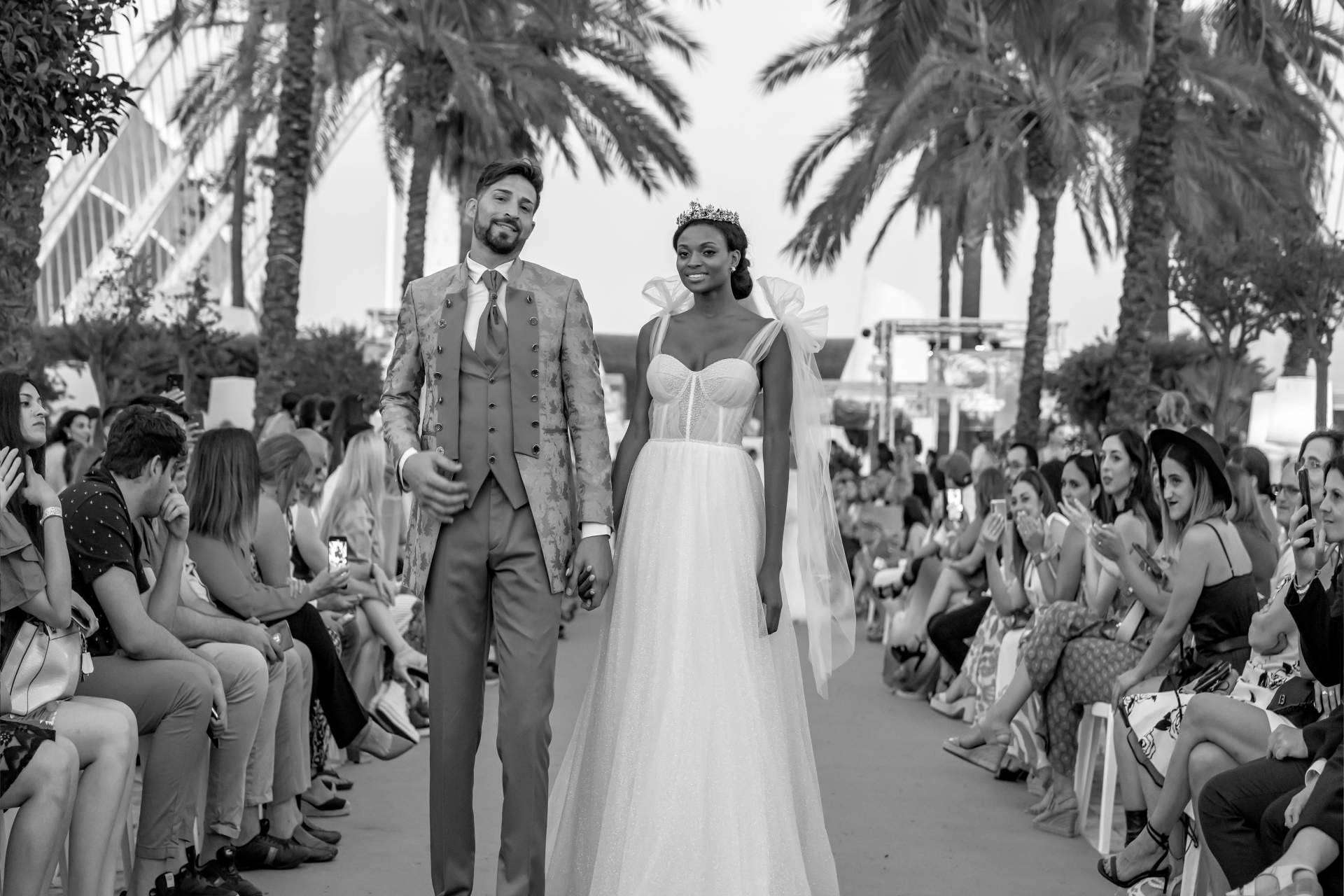 Atelier de Bodas desfila en Afrodita II 'El guardián de la moda', un desfile benéfico con los diseñadores nupciales valencianos más destacados