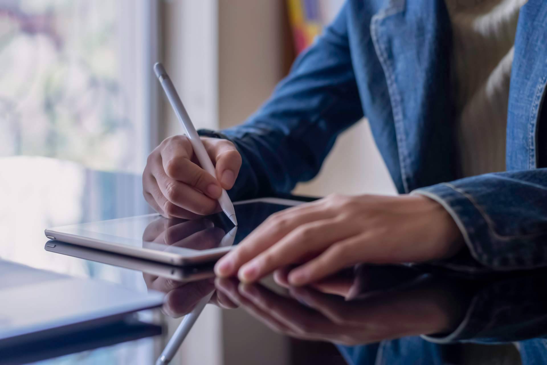 firmar.online ofrece una herramienta gratuita para calcular el ahorro en los negocios aplicando sus servicios