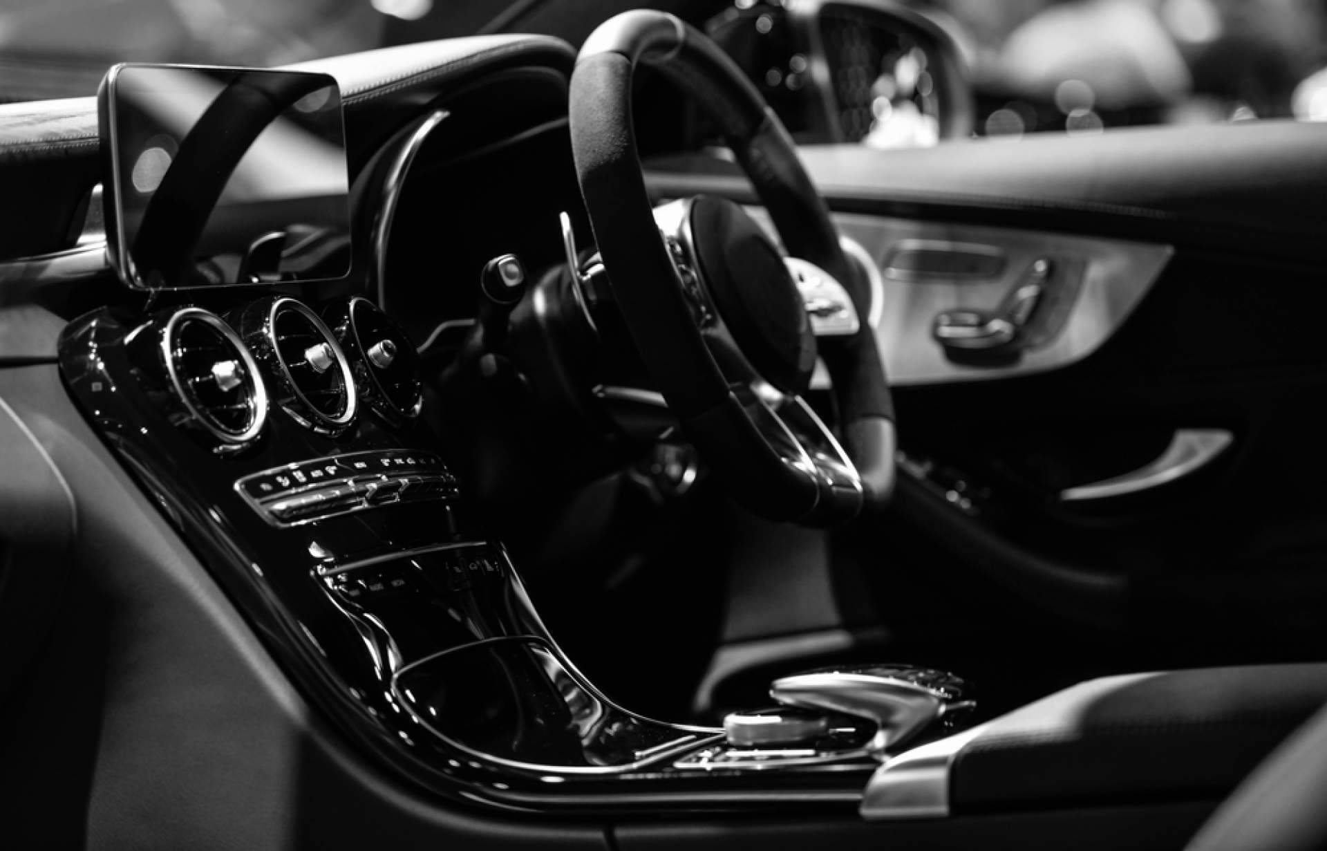 Alquiler de coches de lujo para destacar en cualquier evento, con Renta Car Deluxe