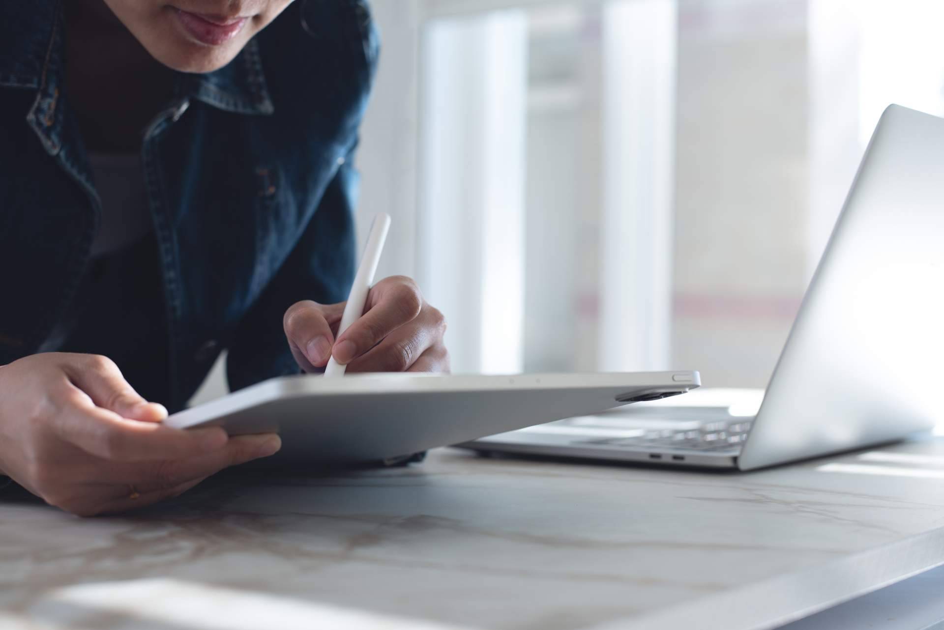 ¿Cuáles son los diversos tipos de firma electrónica que facilitan el desempeño empresarial?