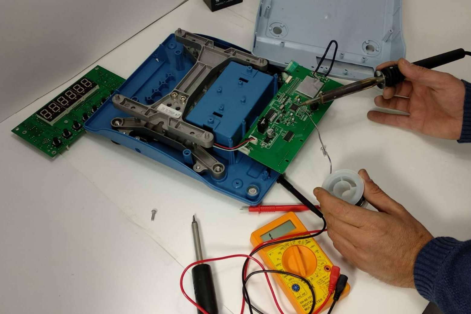 Encontrar balanzas y básculas en BDCom, una tienda online especializada