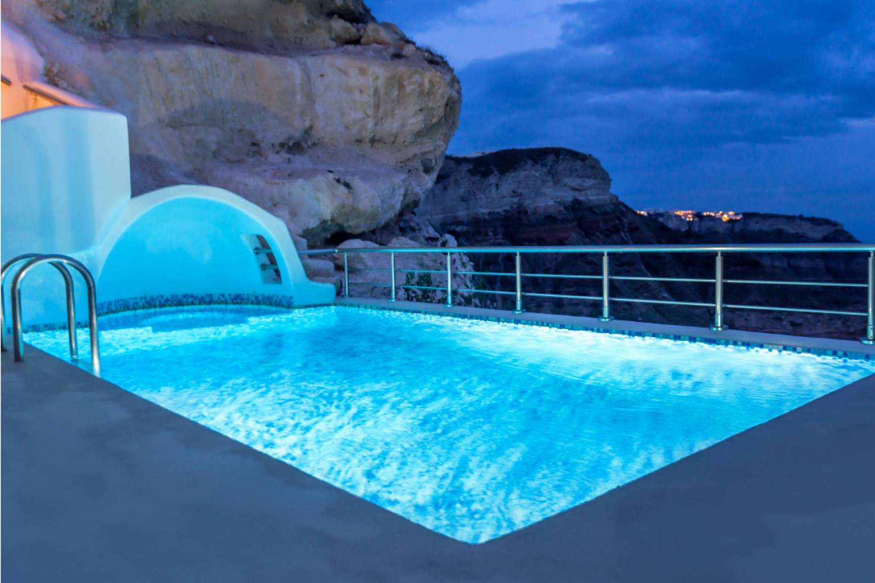 Brillo y elegancia con los focos LED para piscina de Warmpool