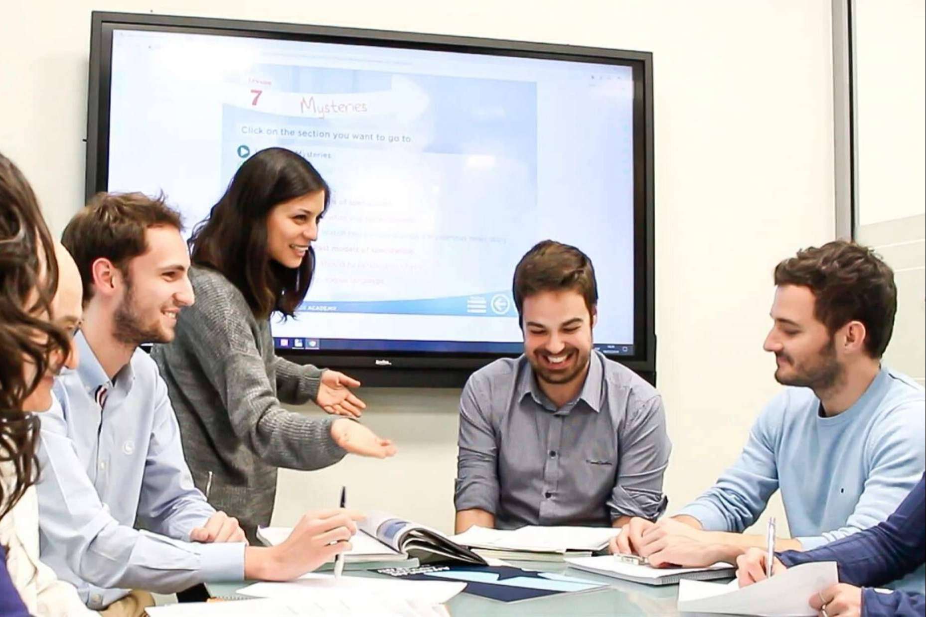 La institución American Language Academy brinda probar gratis clases de inglés online flexibles premiadas