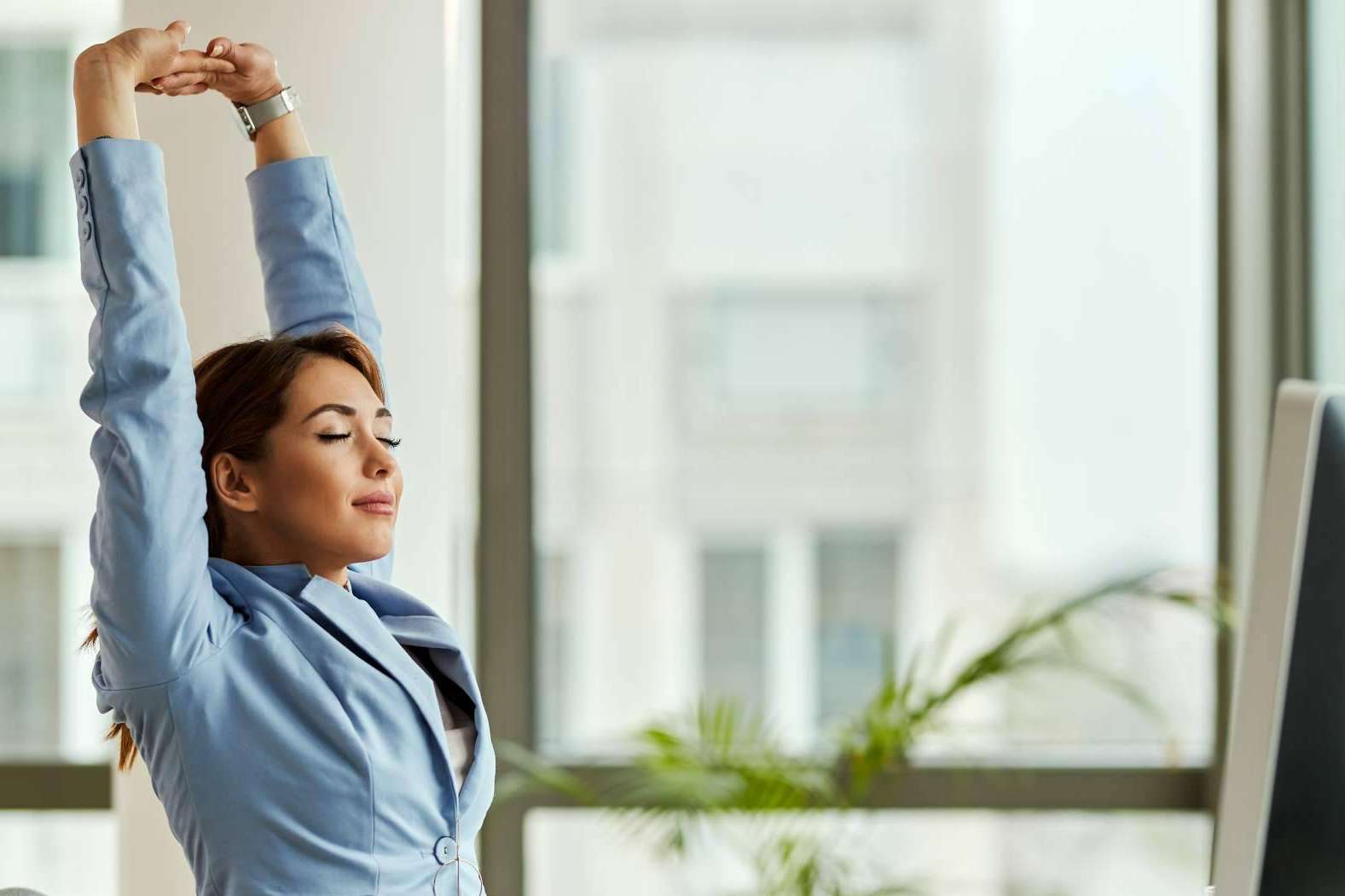 Ejercicios de ergonomía en el puesto de trabajo, por WellWo