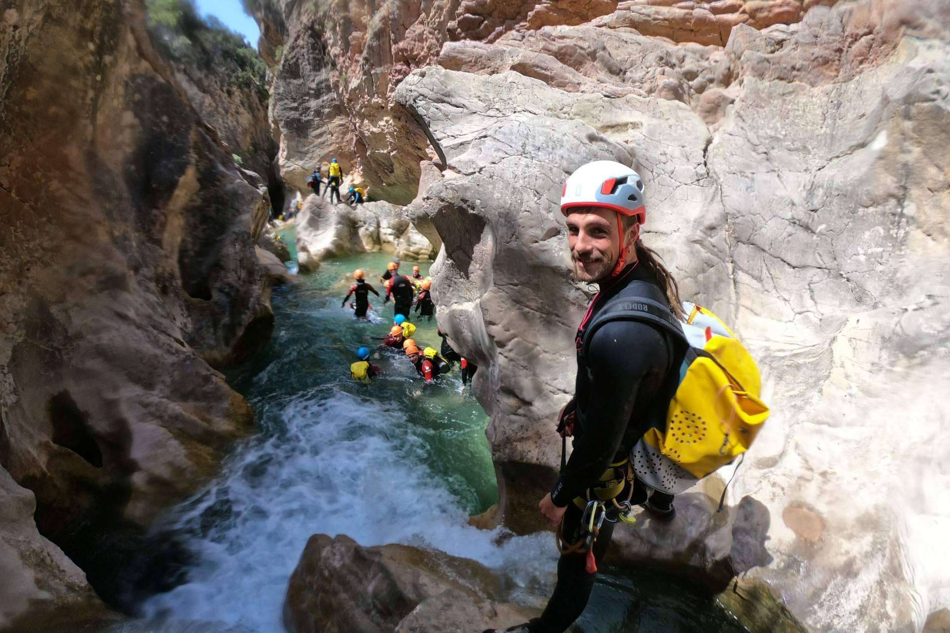 Hacer barranquismo en la Sierra de Guara es el plan perfecto para este verano, con Rumbo Aventura