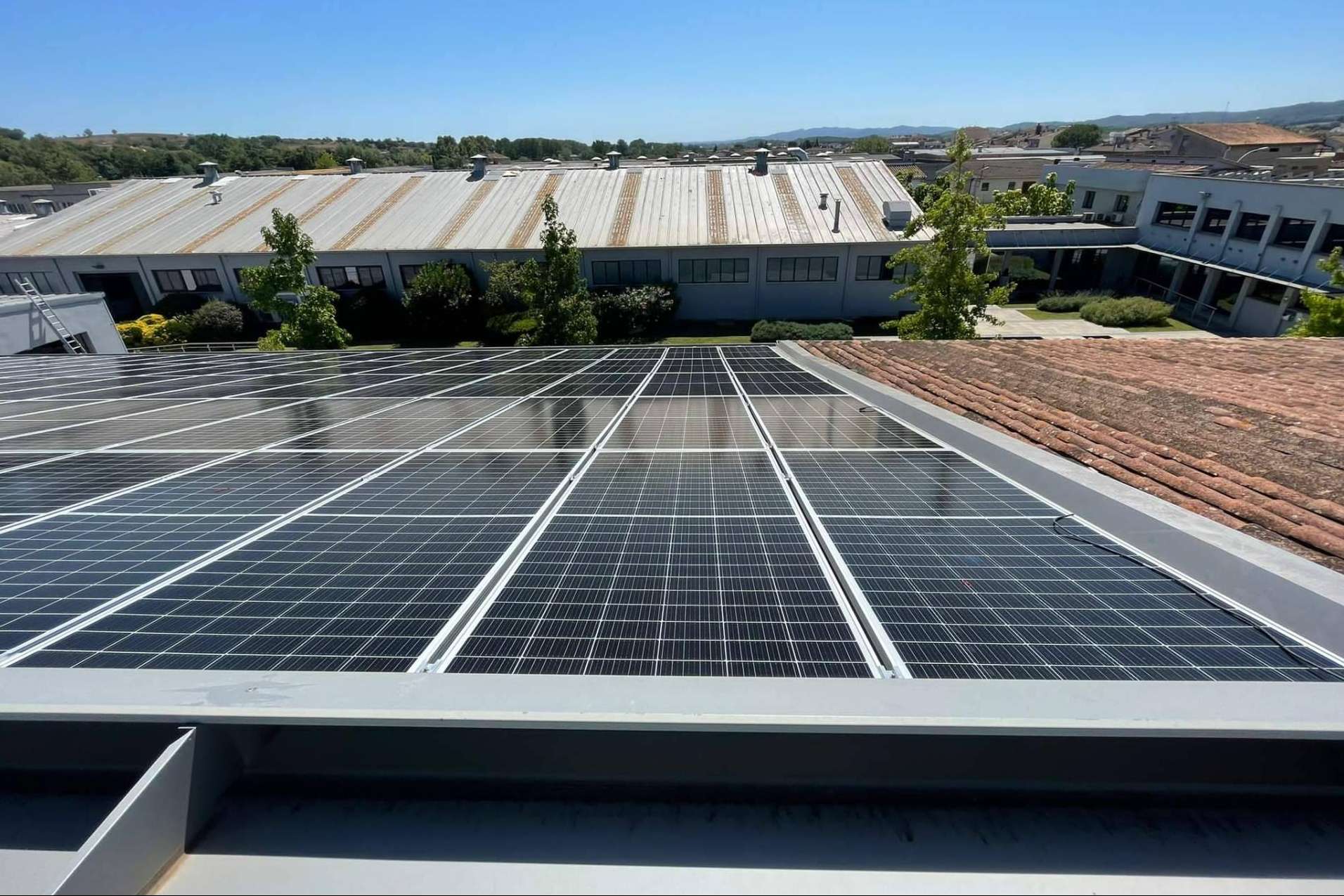 El autoconsumo industrial y cómo las empresas se están beneficiando también de la energía solar, por Sereco Energía
