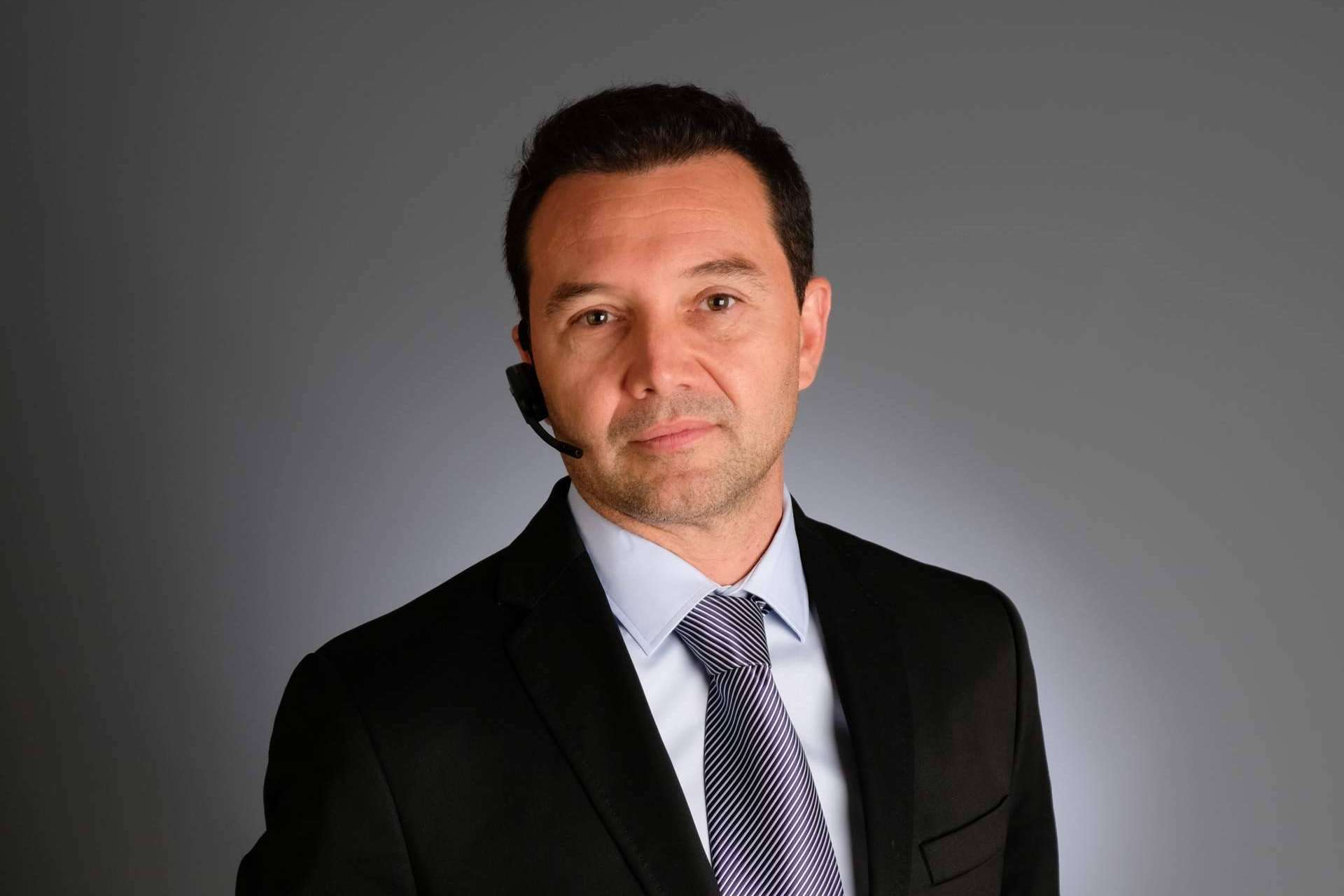 Dr. Llistosella, referente en España en la cirugía oral e implantes dentales