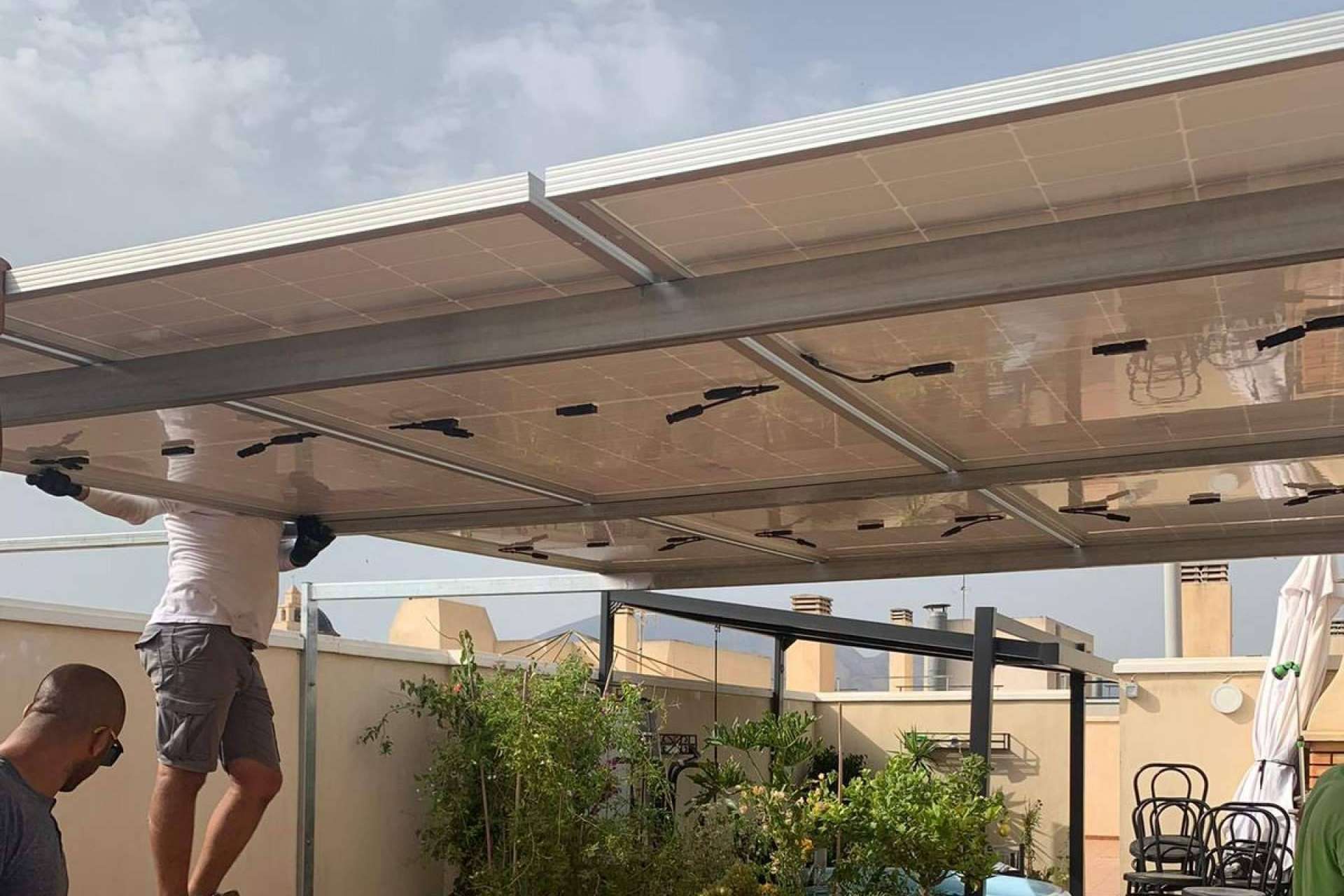 Razones por las que instalar una pérgola solar en el hogar es una de las mejores opciones