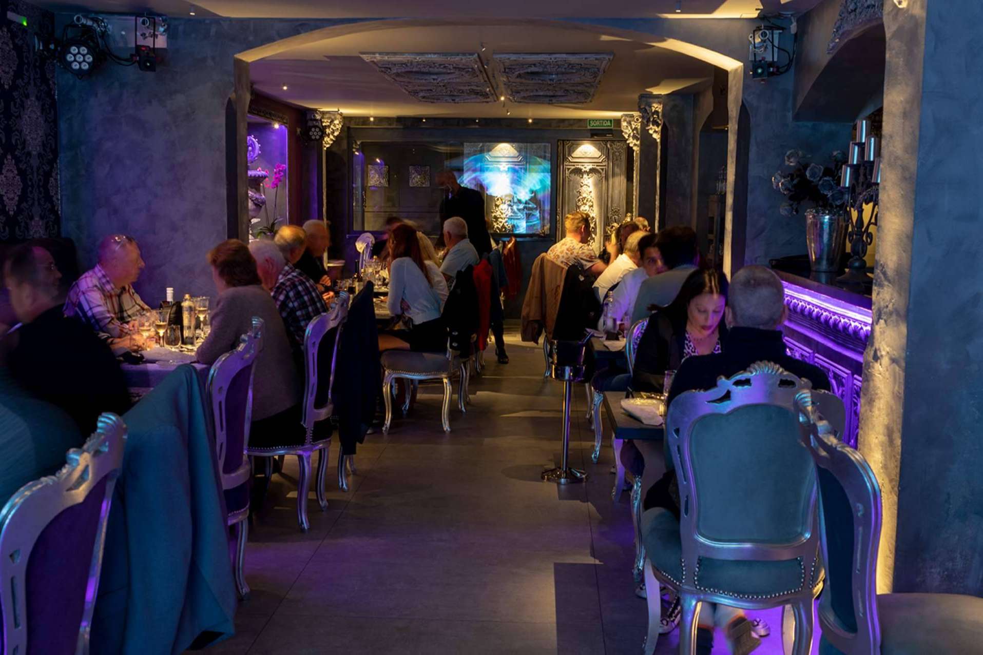 Gastronomía de calidad y shows musicales juntos en Zak Rendez Vous, para disfrutar de las noches de ocio de Sitges - Barcelona