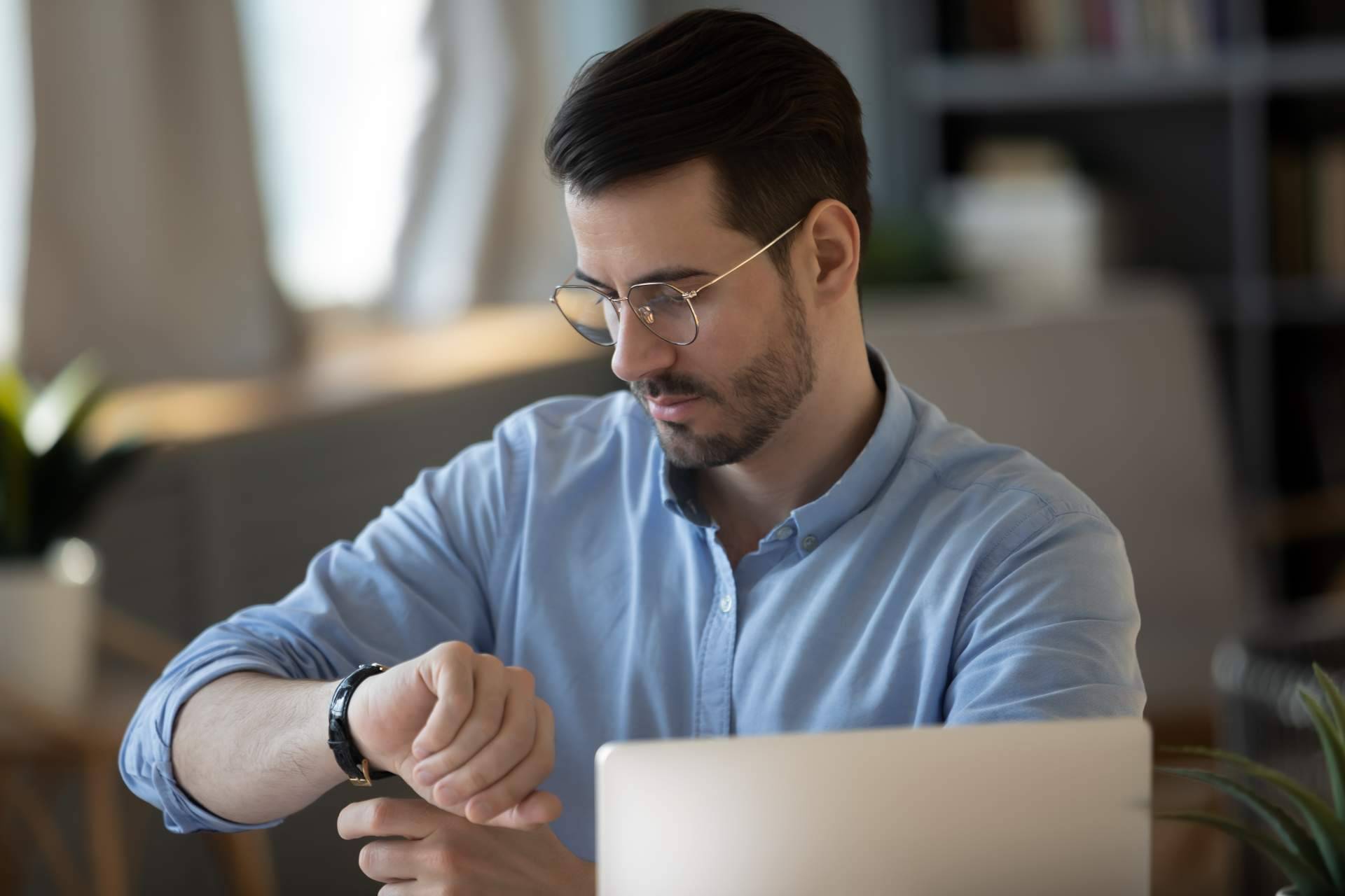 CEESA ofrece la posibilidad de fichar desde un smartphone a través de su app de control horario