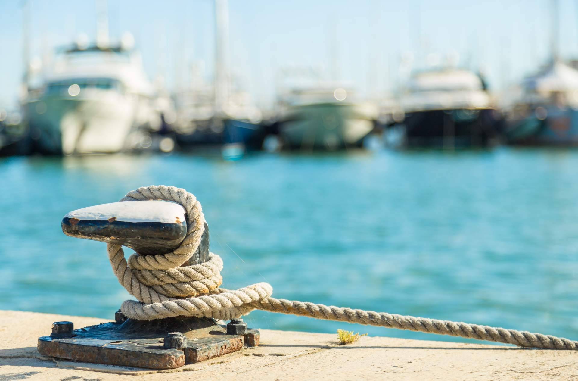 Equipos de docking, mooring and anchoring para estacionar el barco durante la noche