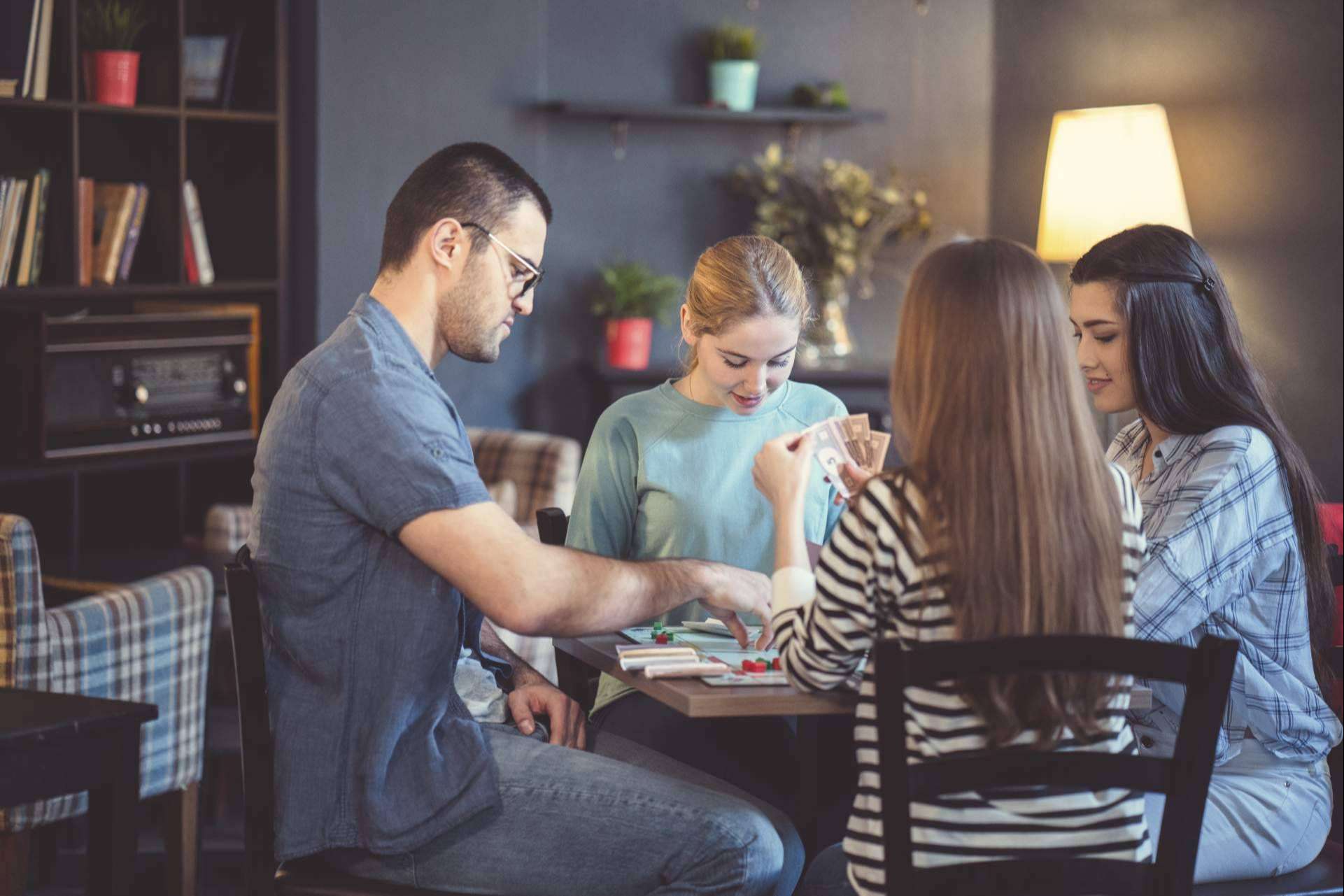 Una noche de juegos llena de diversión con Al Loro Game