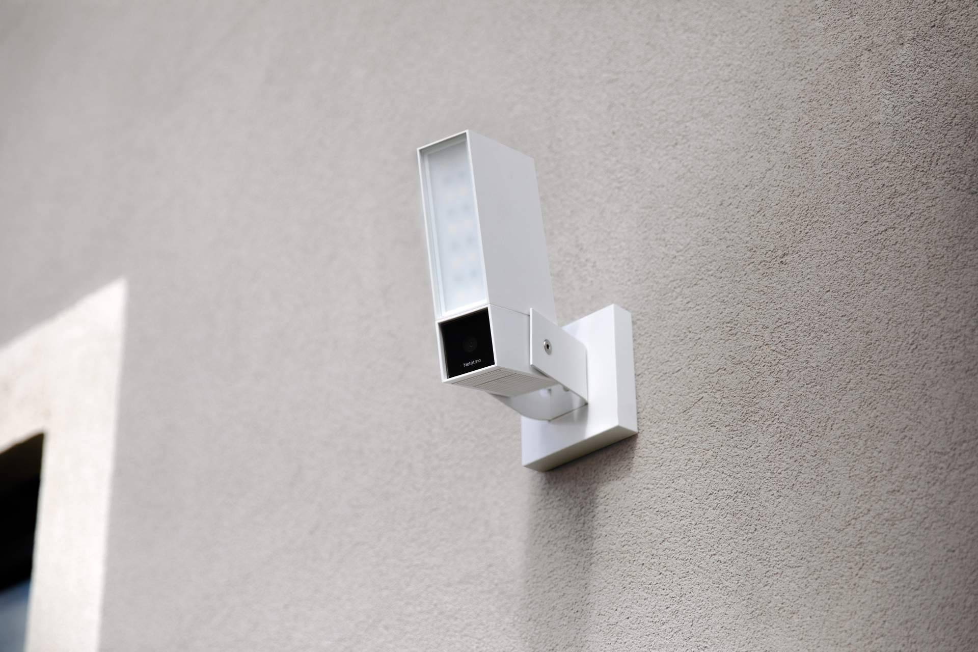 Nueva Cámara Exterior Inteligente con Sirena blanca, de la mano de Netatmo