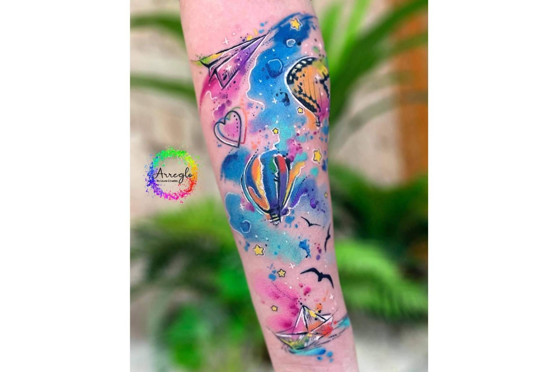 Laura Caselles, la tatuadora acuarela que no deja indiferente