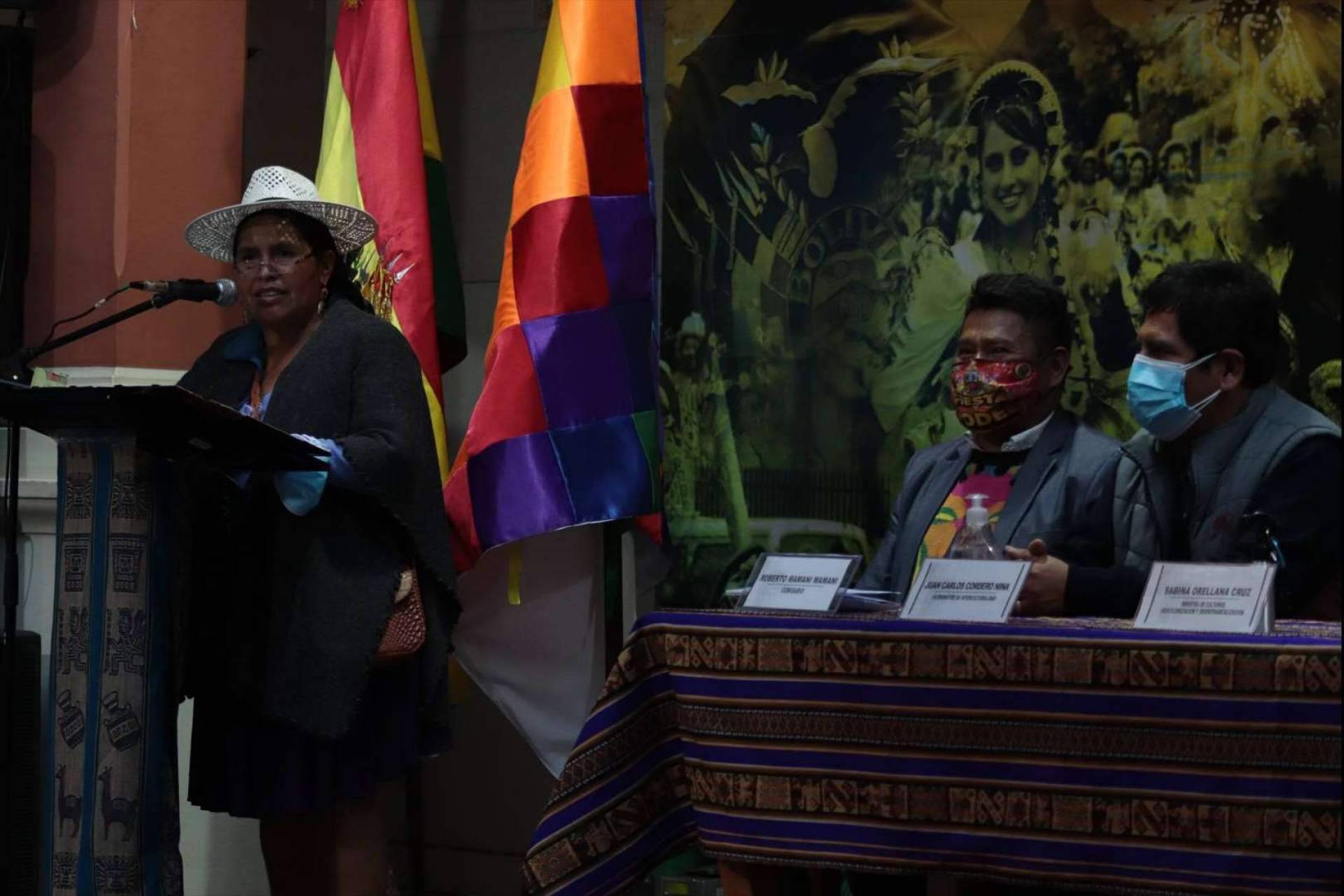 Bienal de Venecia 2022, Warmichacha de Bolivia con el pintor y escultor Guto Ajayu