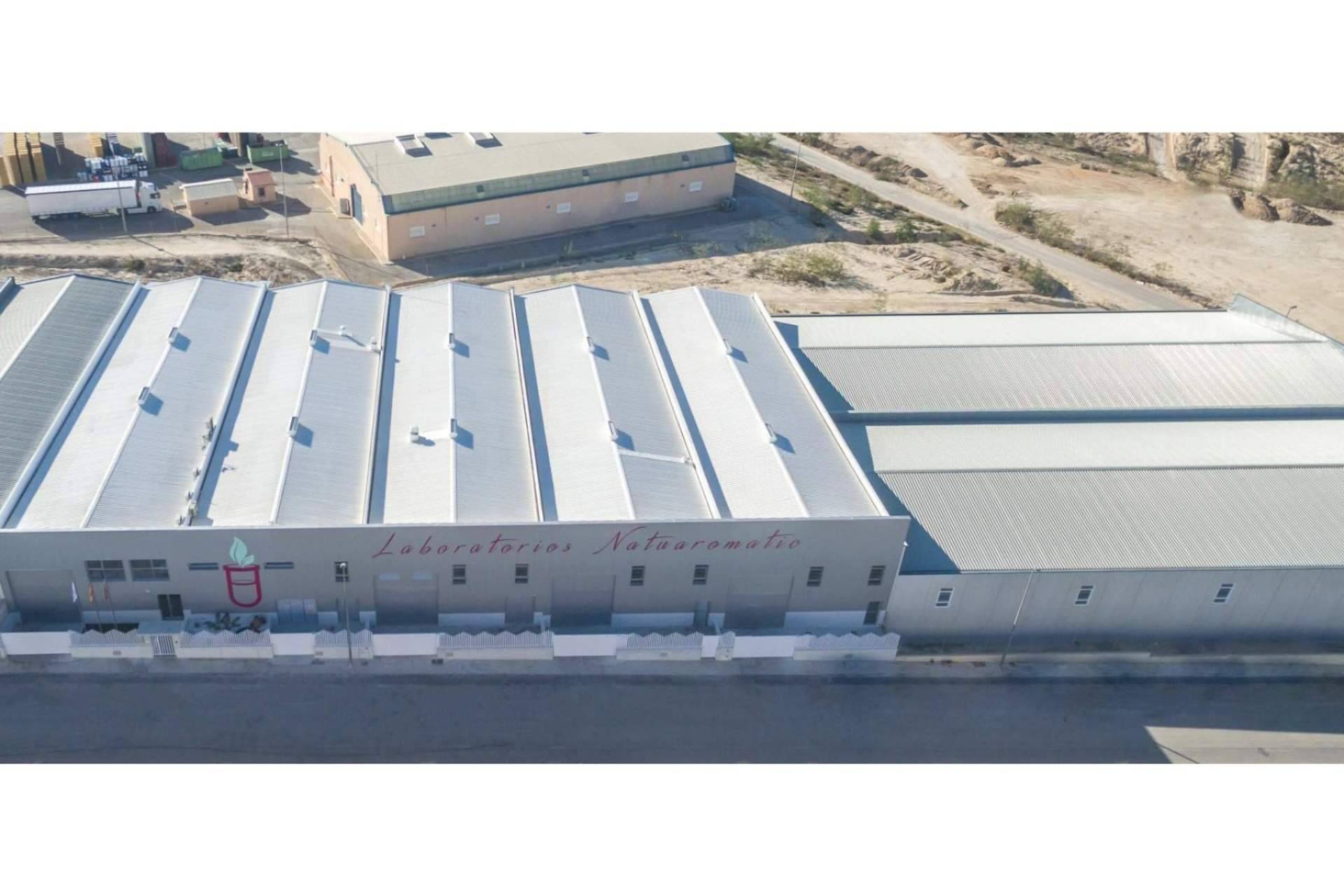 Laboratorios Natuaromatic invierte 300.000 € en la ampliación de +2.000 m² de sus instalaciones