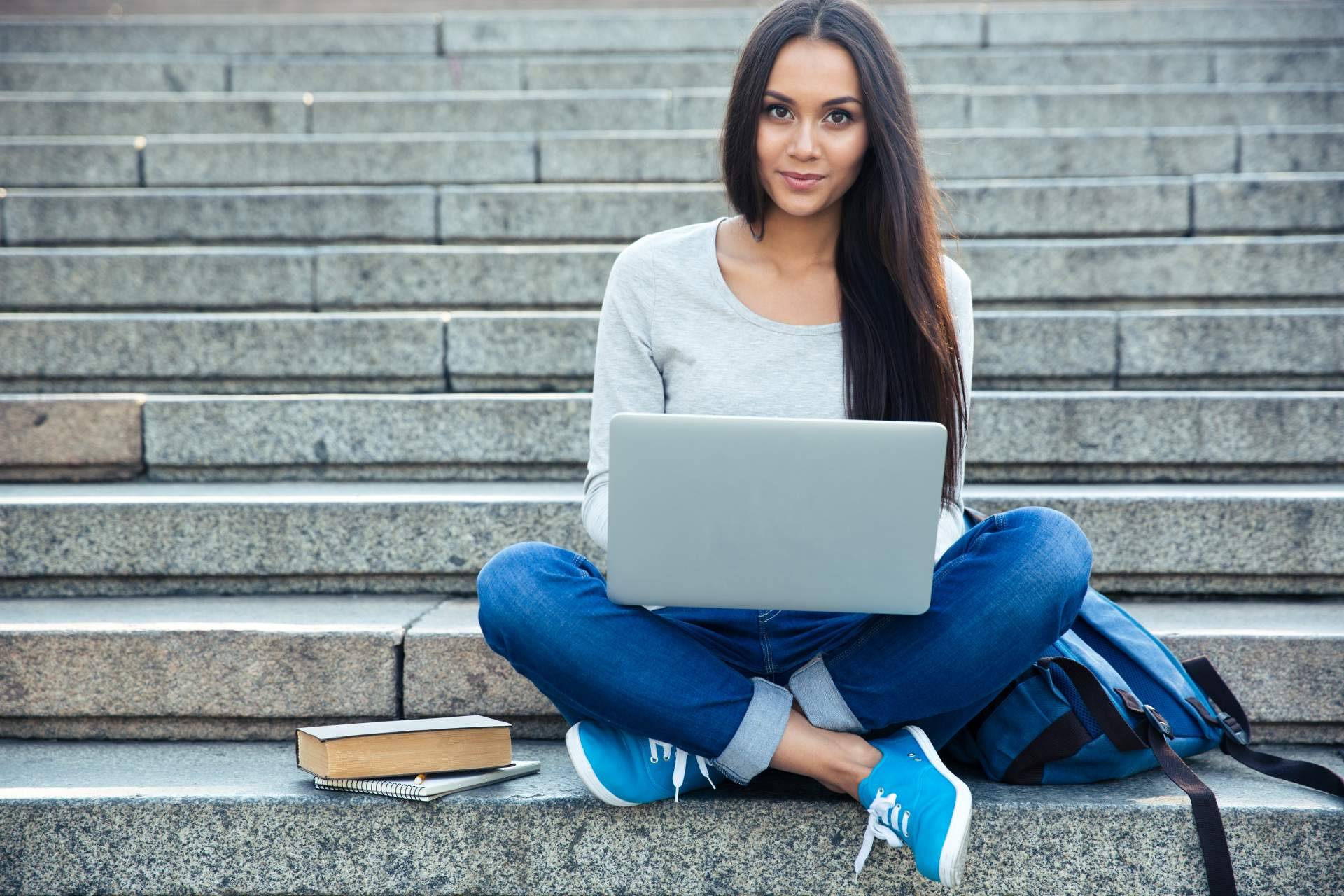 Autoescuela 2000 cuenta con el servicio de teóricas online