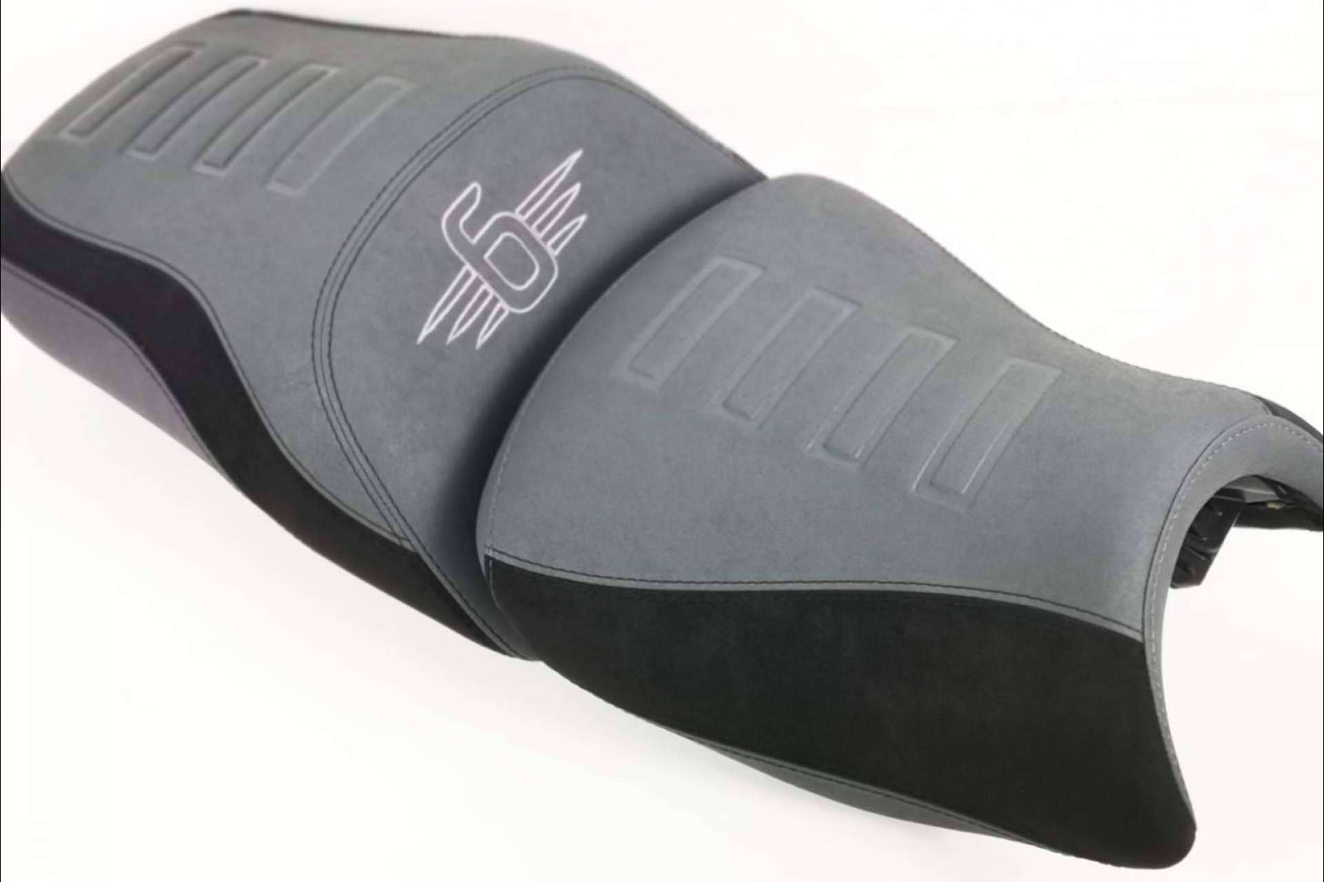 Servicio de tapizado en asiento de moto, de la mano de JM-FUNDAS