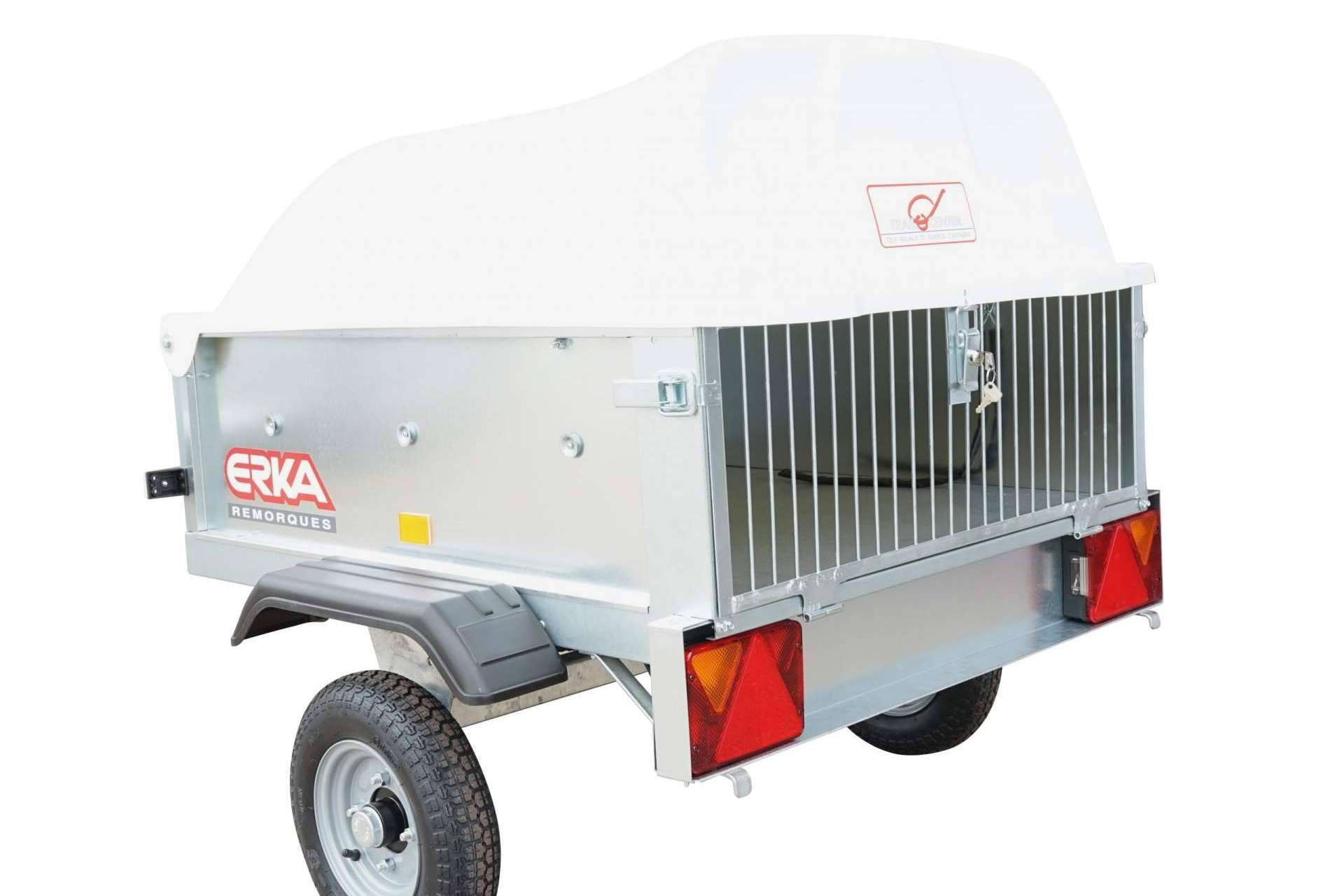 Soluciones para el transporte de perros ante la nueva Ley de bienestar animal, de la mano de Buscoremolque
