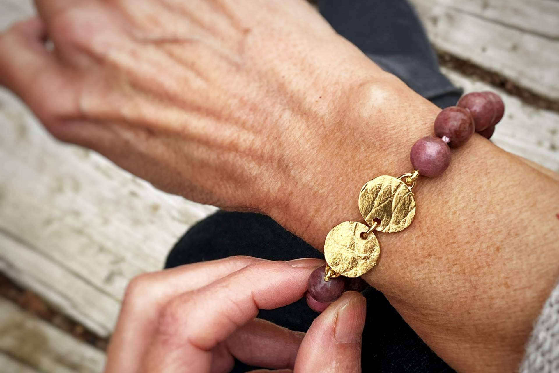 Con las joyas personalizadas con la huella grabada es posible regalar amor, por Dejando Huella Joyas