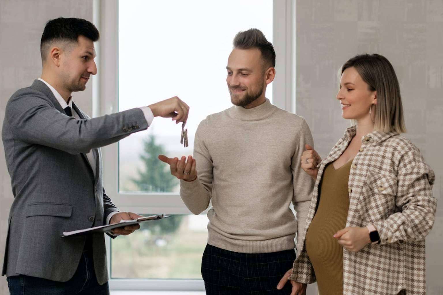Saber cómo son las peores inmobiliarias de España para poder huir de ellas