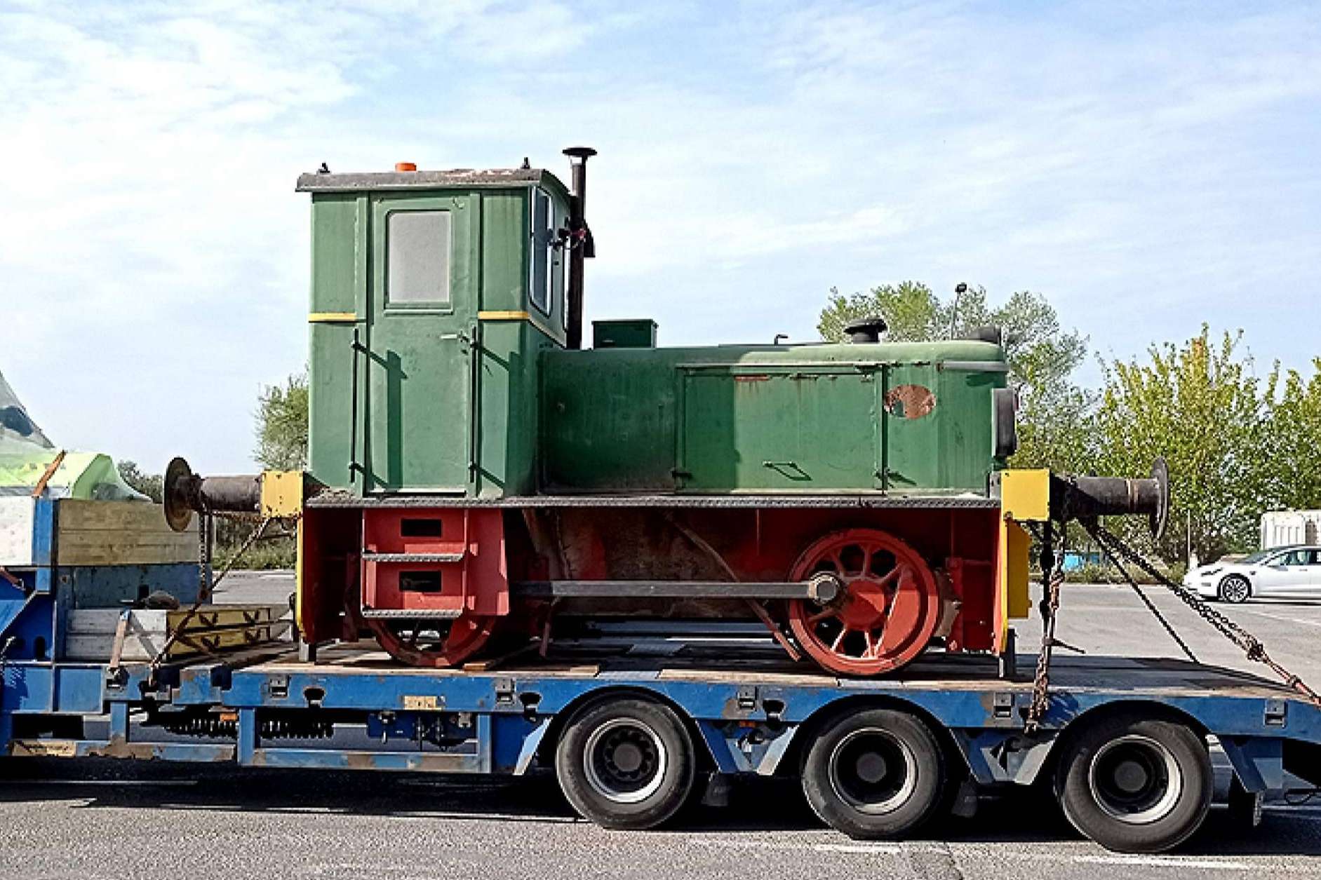 Se rescata una locomotora histórica de Saint Gobain gracias a la Fundación del Patrimonio Ferroviario