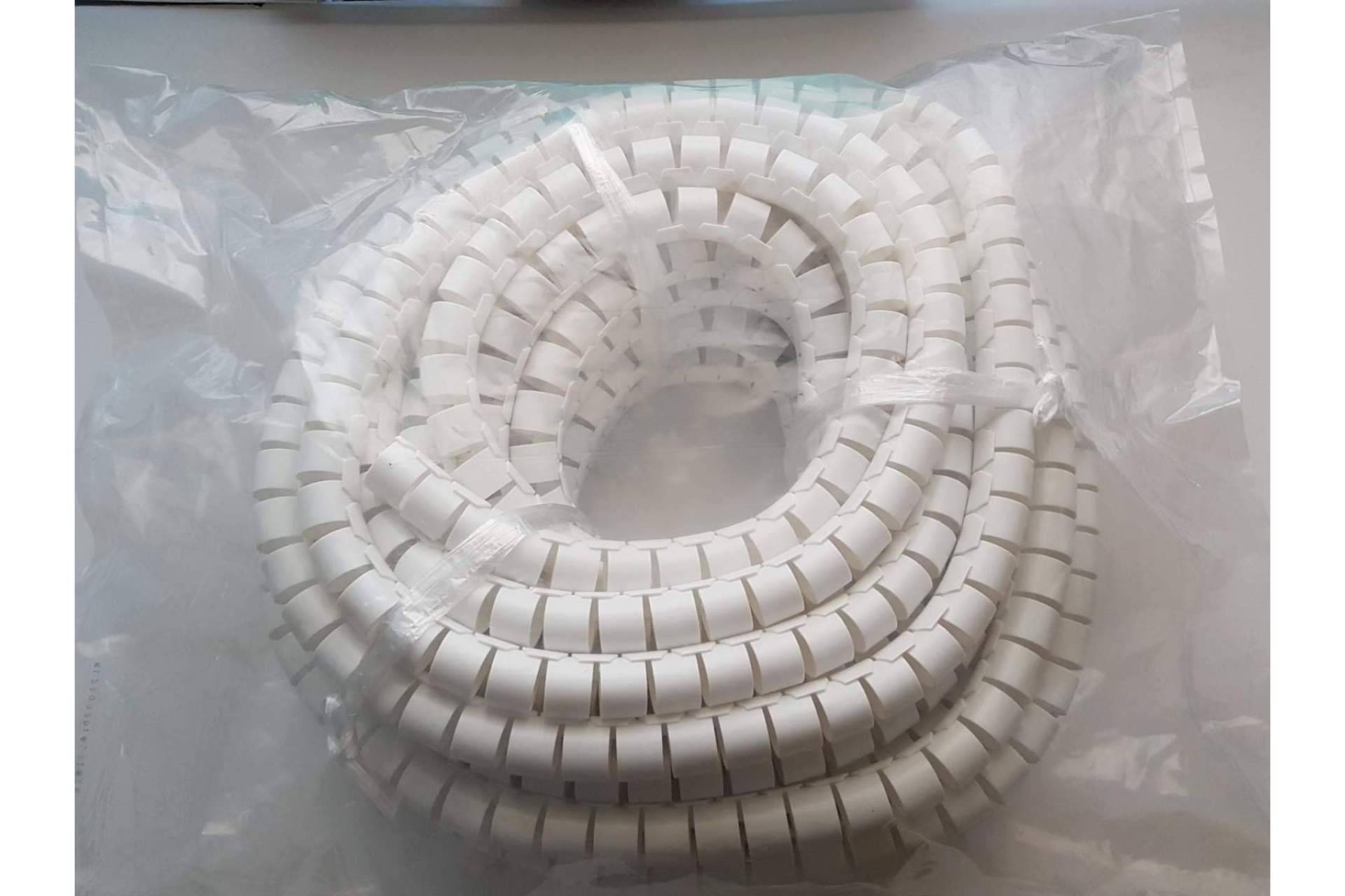 Infosolucion presenta organizadores de cables, una efectiva solución para agrupar cables