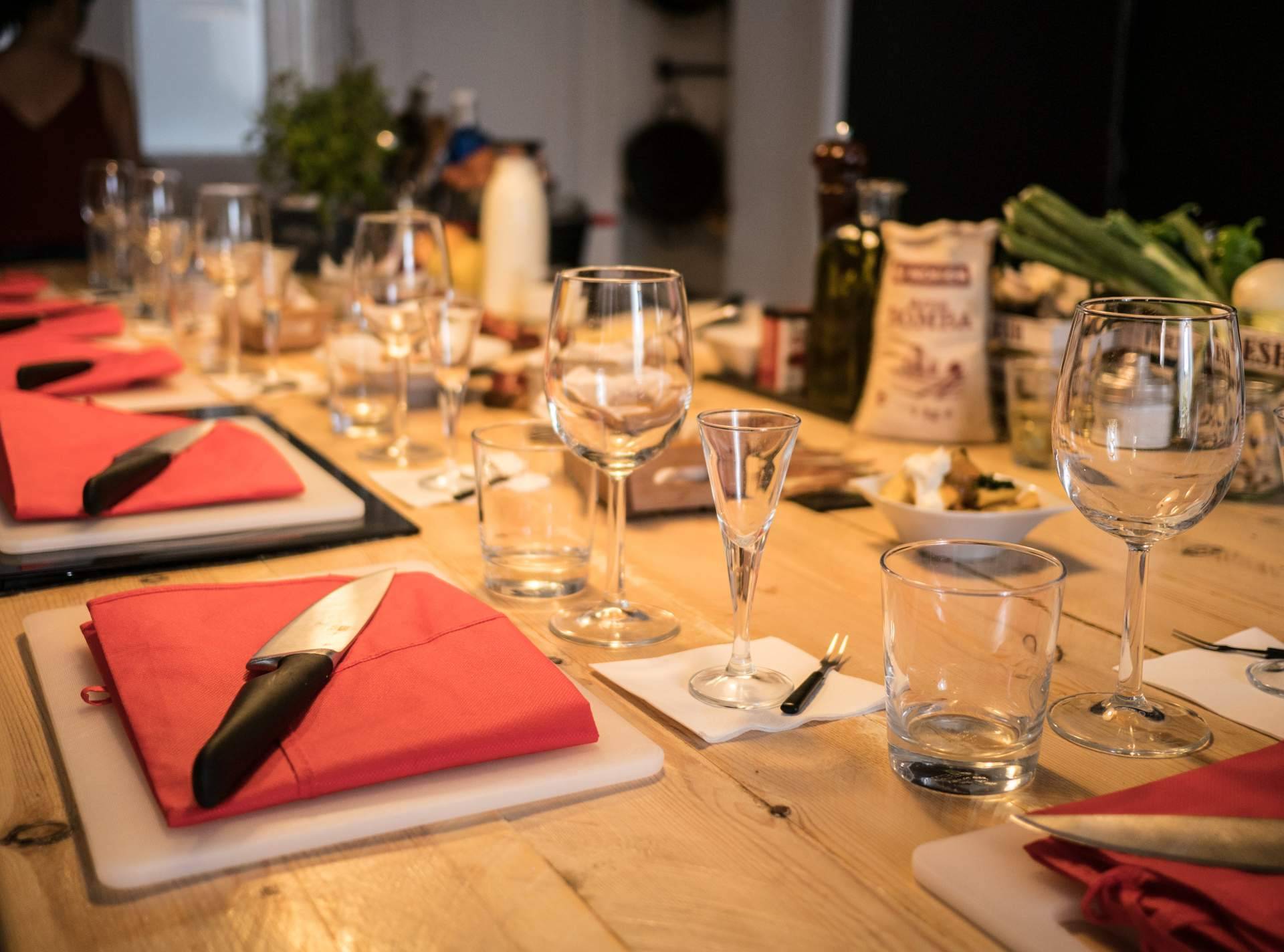 Taller de Cocina en Just Royal BCN para hacer de la típica comida navideña de empresa una experiencia única