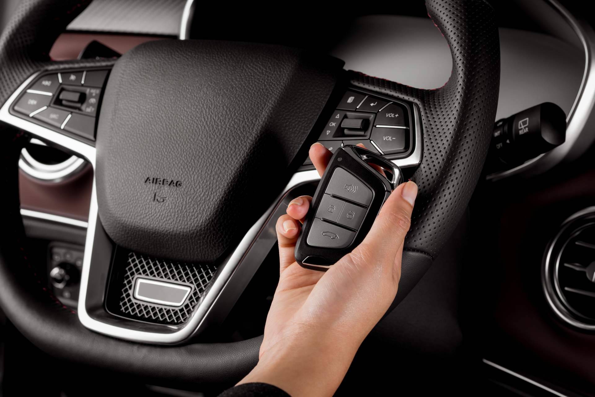 ¿Dónde encontrar servicios de reparaciones y copias de las llaves del coche? EGINER