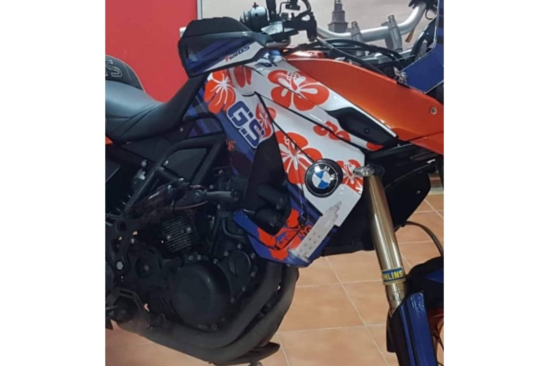 Adhesivos personalizados para dar un nuevo estilo a la moto, en ADHESIVOSEMBARRADOS