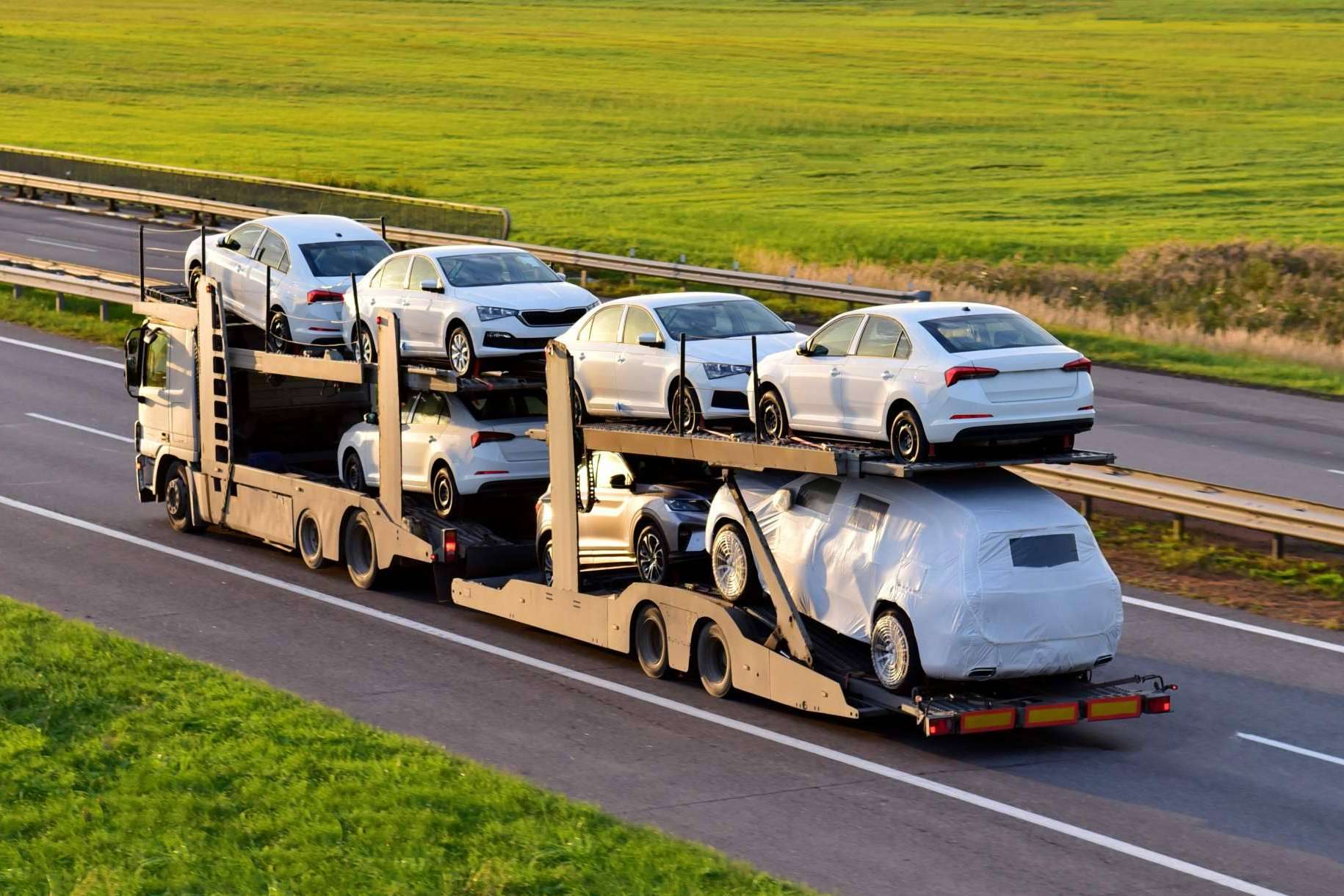 La flota de portacoches para el transporte de vehículos de Atlántica Garantía