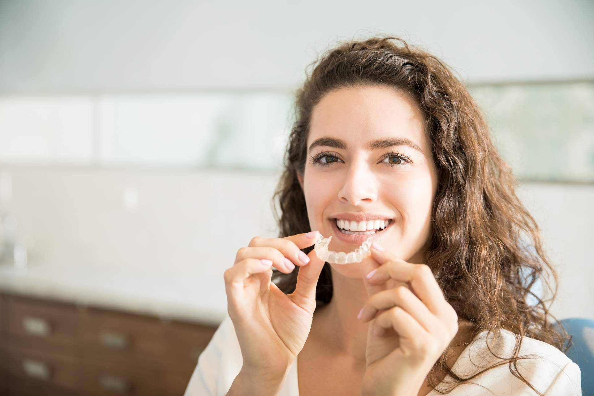¿Cuáles son las ventajas de la ortodoncia invisible?, por Clínica Dental Agudo Rosa