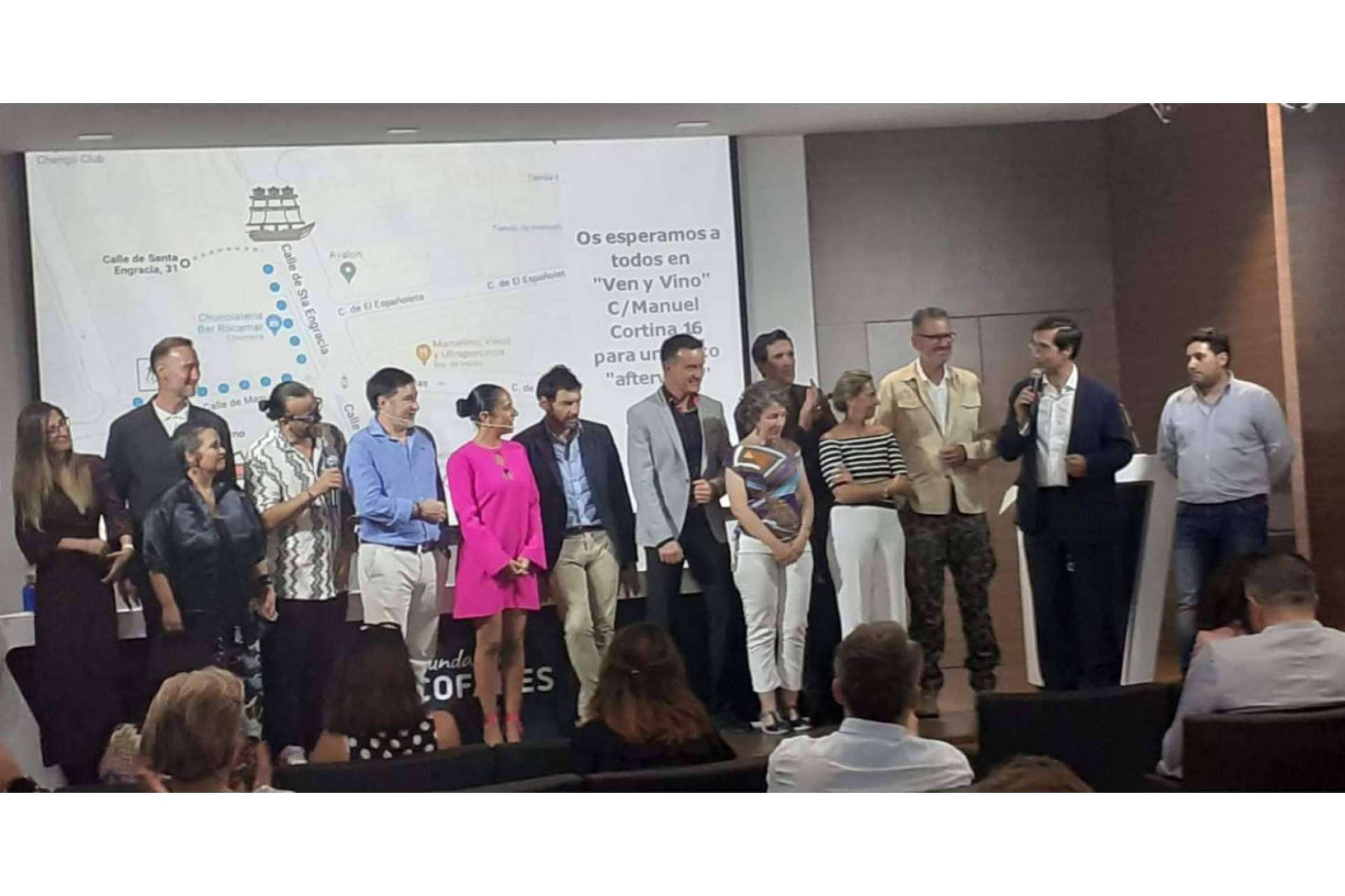 20 grandes conferenciantes apoyaron la presentación solidaria del libro de Helpers Speakers