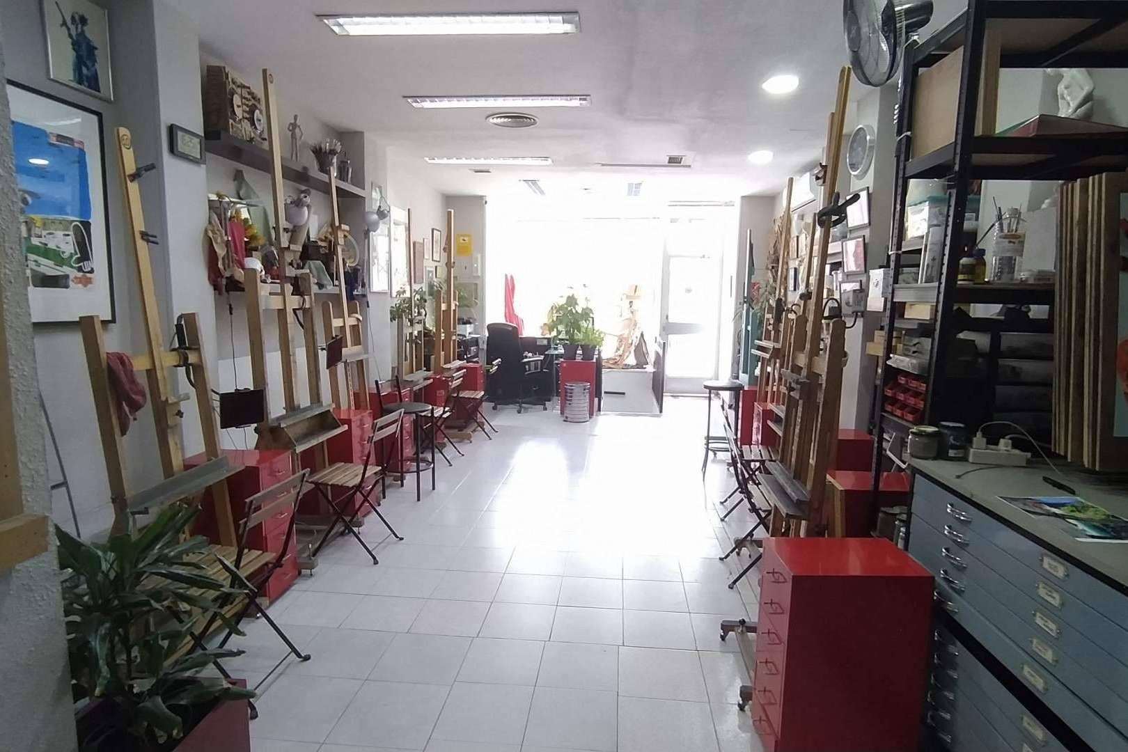 Las clases de pintura de Estudio Ilógico incluyen un equipo docente con estilos muy variados