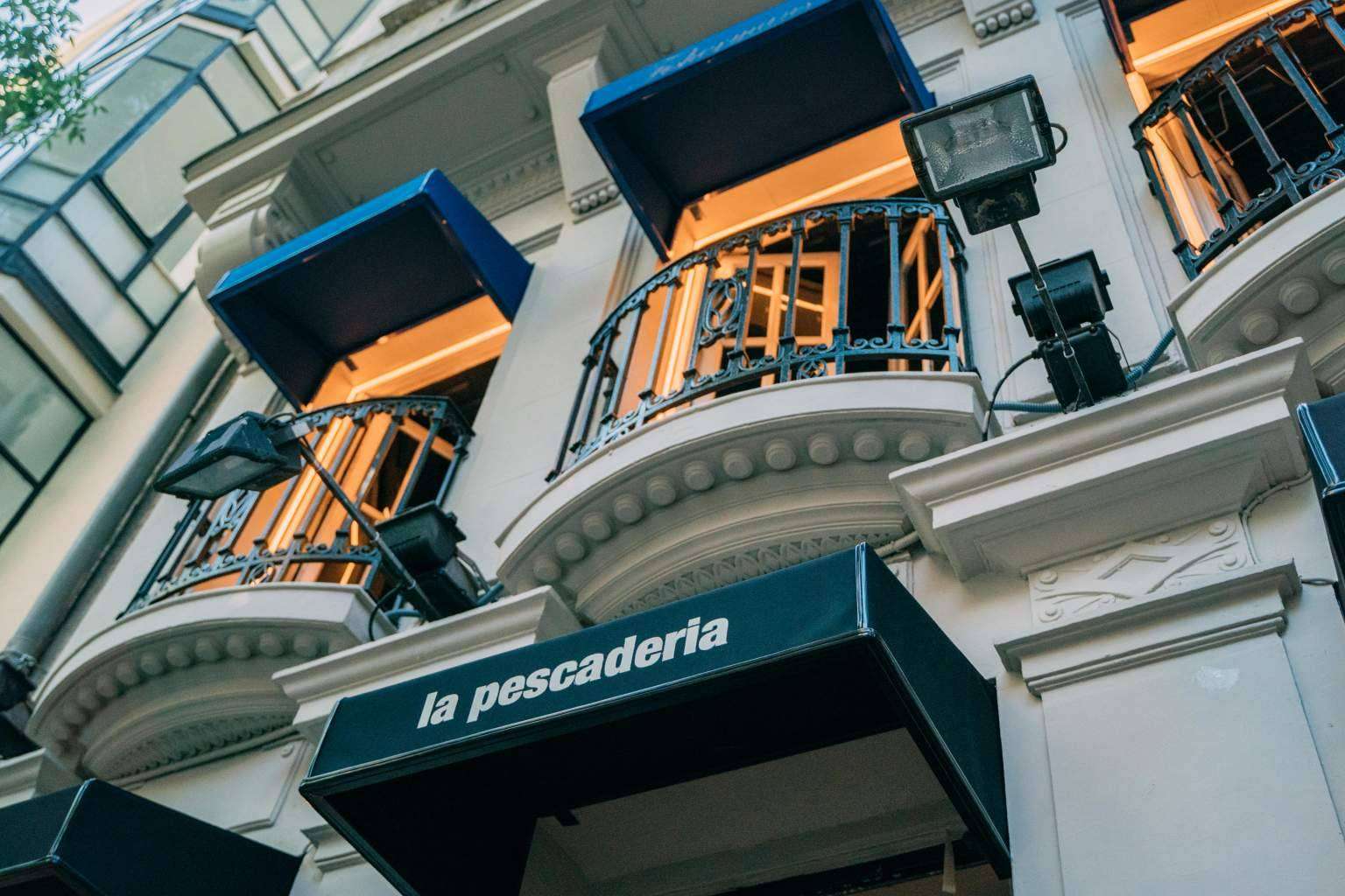 Auténtica paella valenciana en el centro de Madrid, por La Pescadería & Club Fishermans