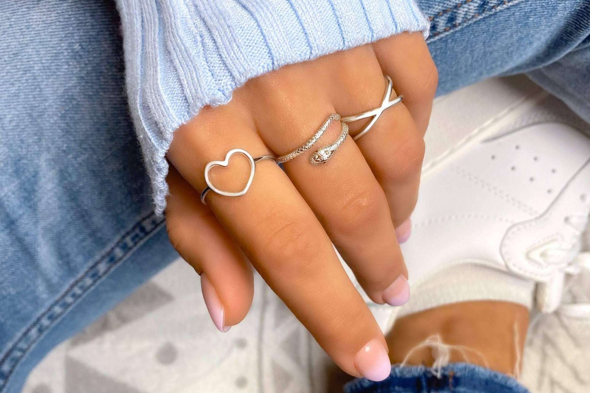 El catálogo de Le Petit Marie incluye una colección de anillos de plata de alta calidad