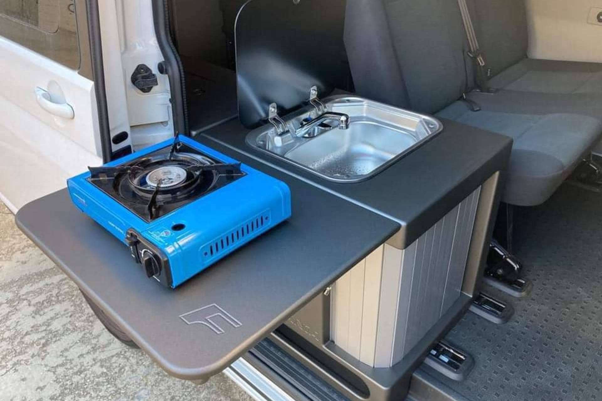 Adquirir muebles para furgonetas camper con Furgomania