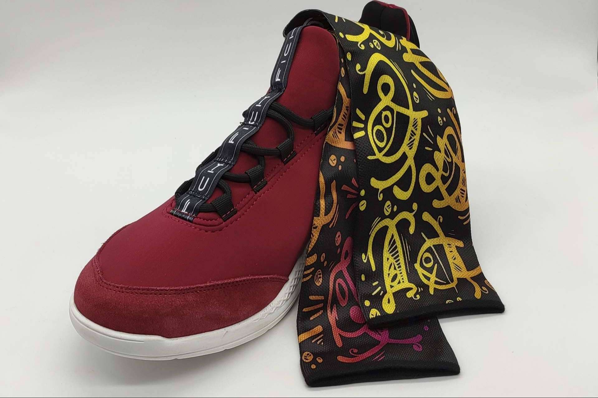 Vestir arte urbano con los calcetines divertidos de la firma ISOKISI